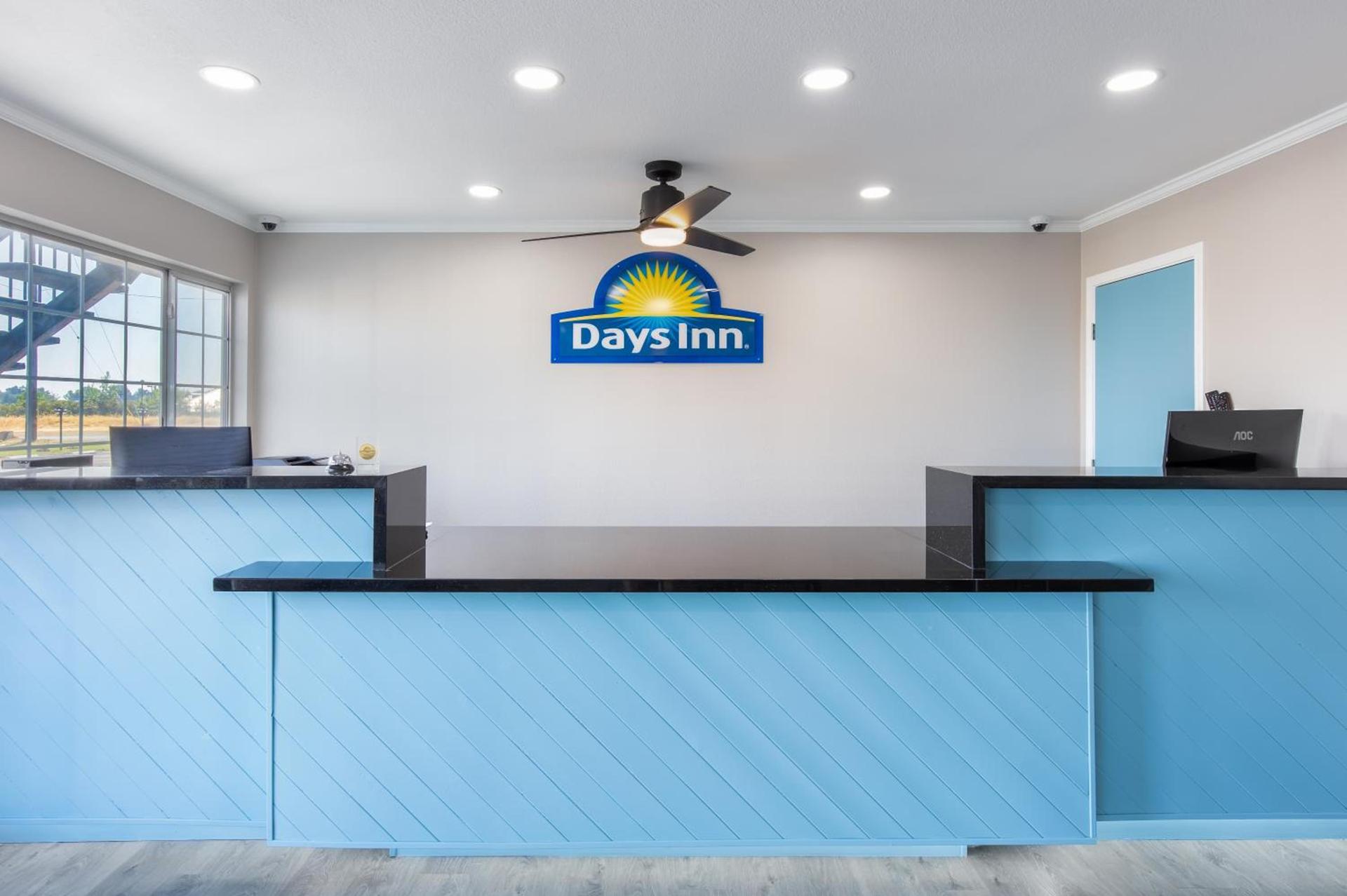Days Inn by Wyndham Red Bluff photo 35