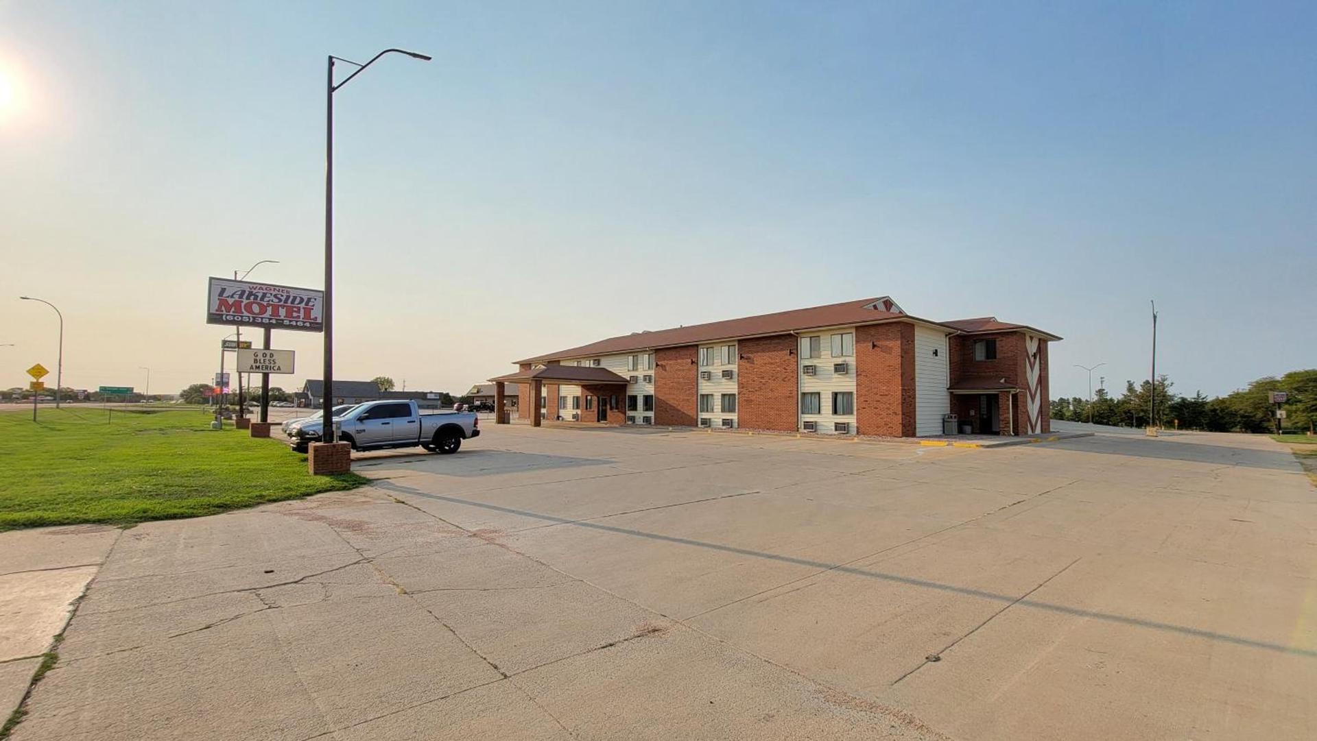 Wagner Lakeside Motel photo 1