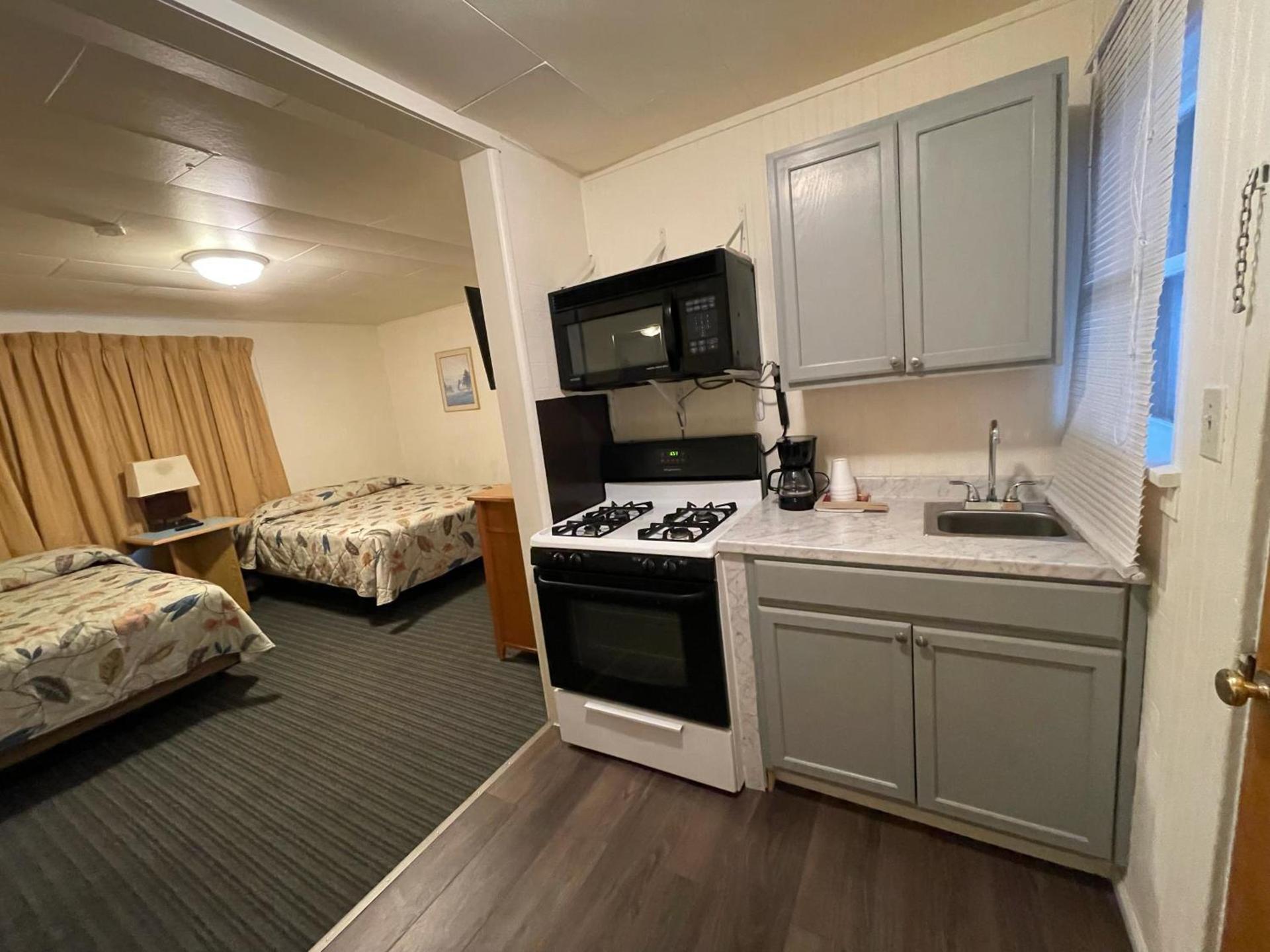 Lakeside Motel photo 21