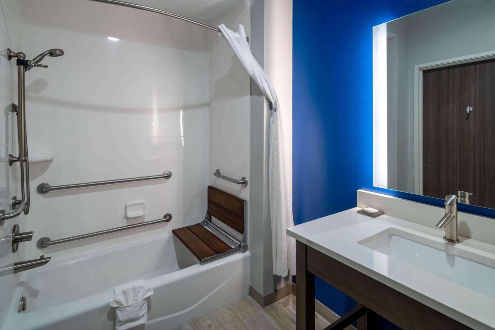 La Quinta Inn & Suites by Wyndham Tifton photo 23