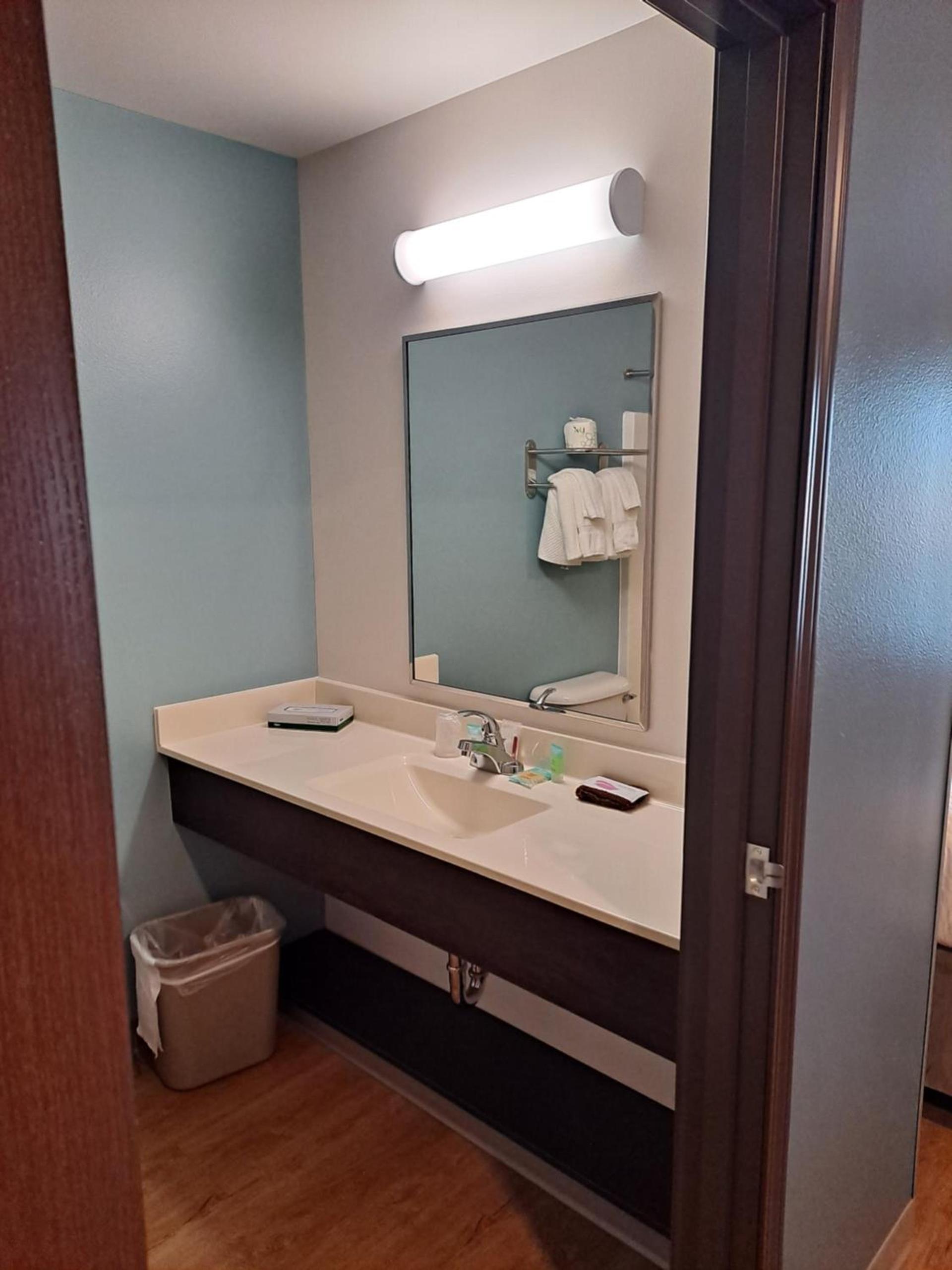 WoodSpring Suites Fargo North Near NDSU photo 21