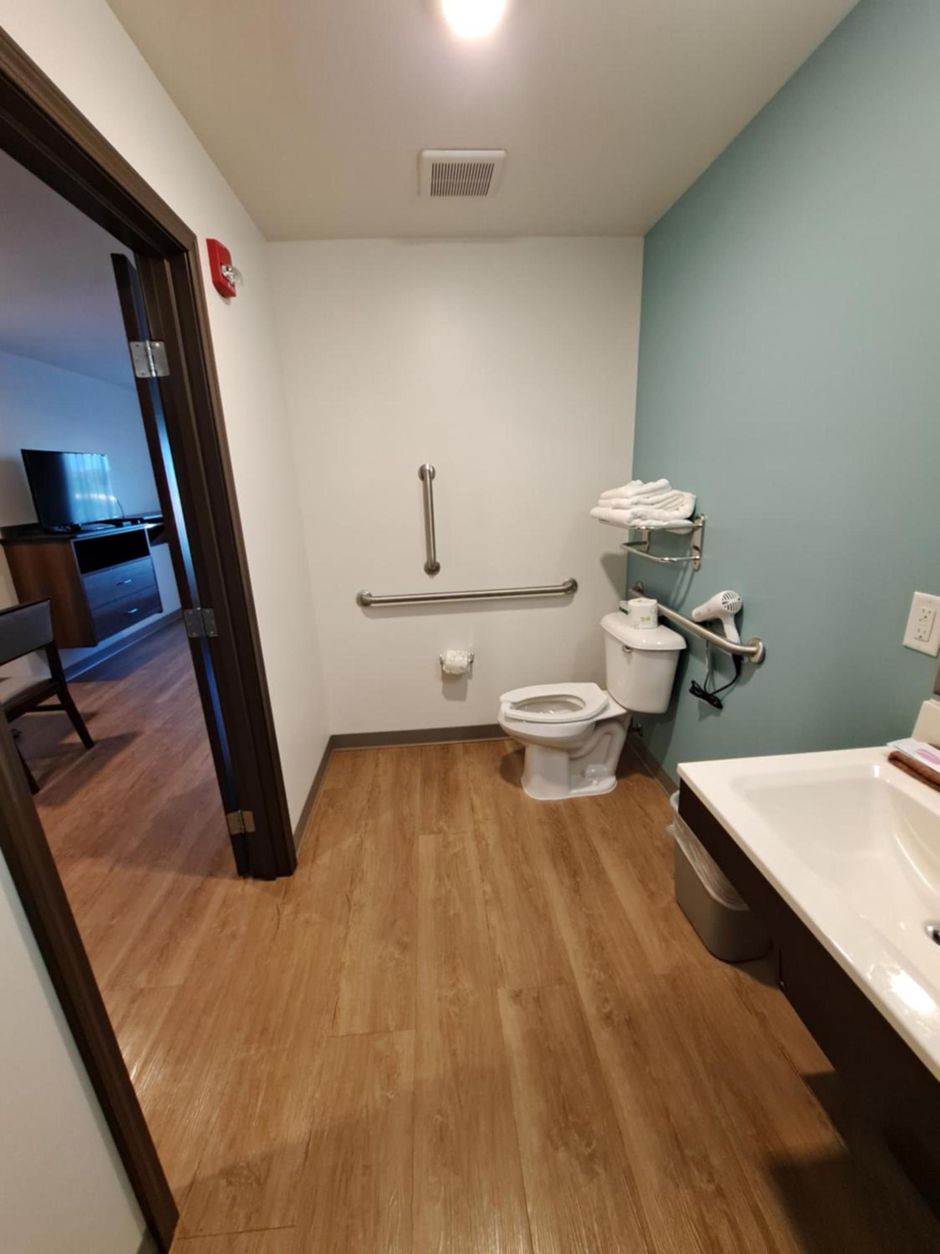 WoodSpring Suites Fargo North Near NDSU photo 18