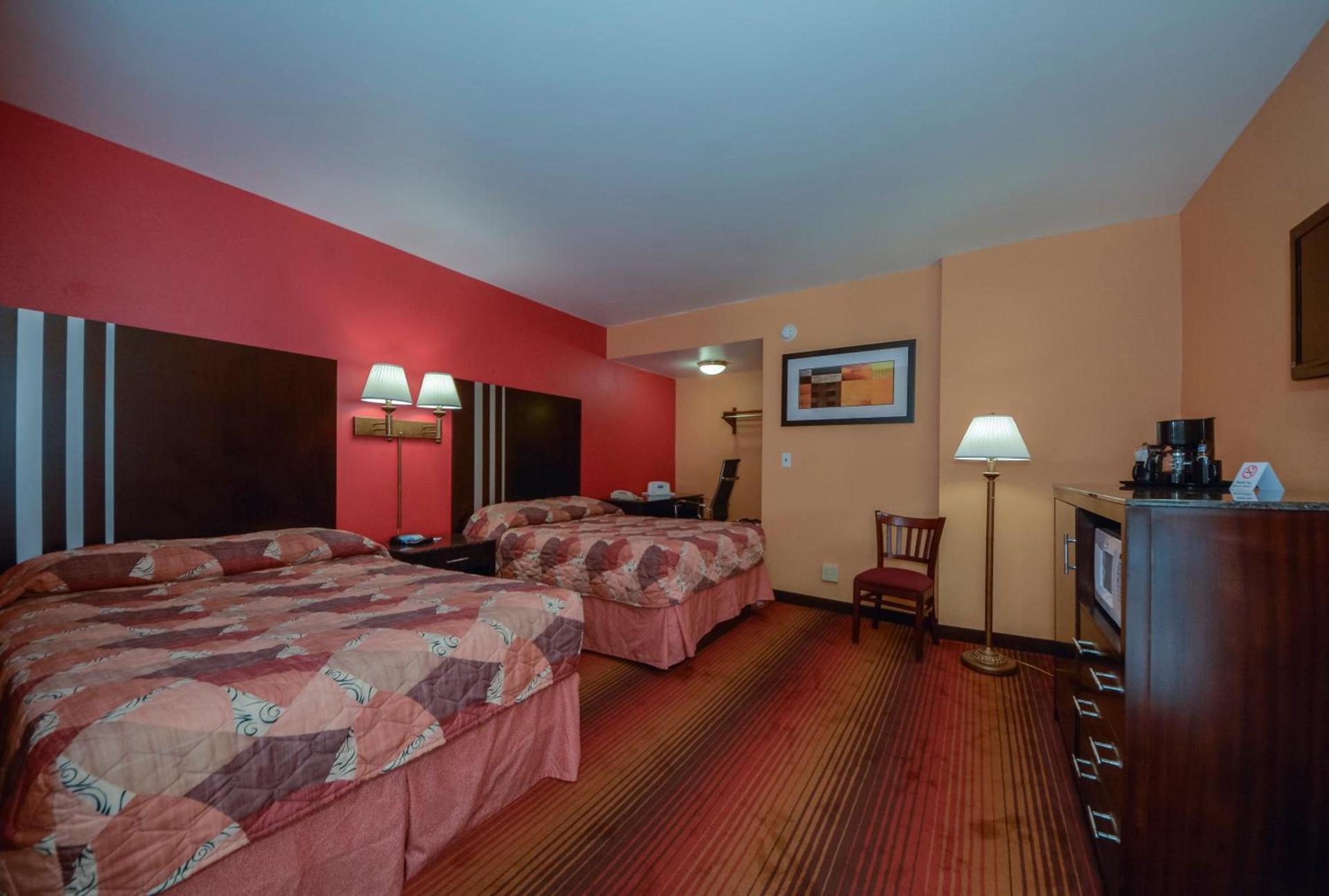 Rodeway Inn MacArthur Airport photo 17