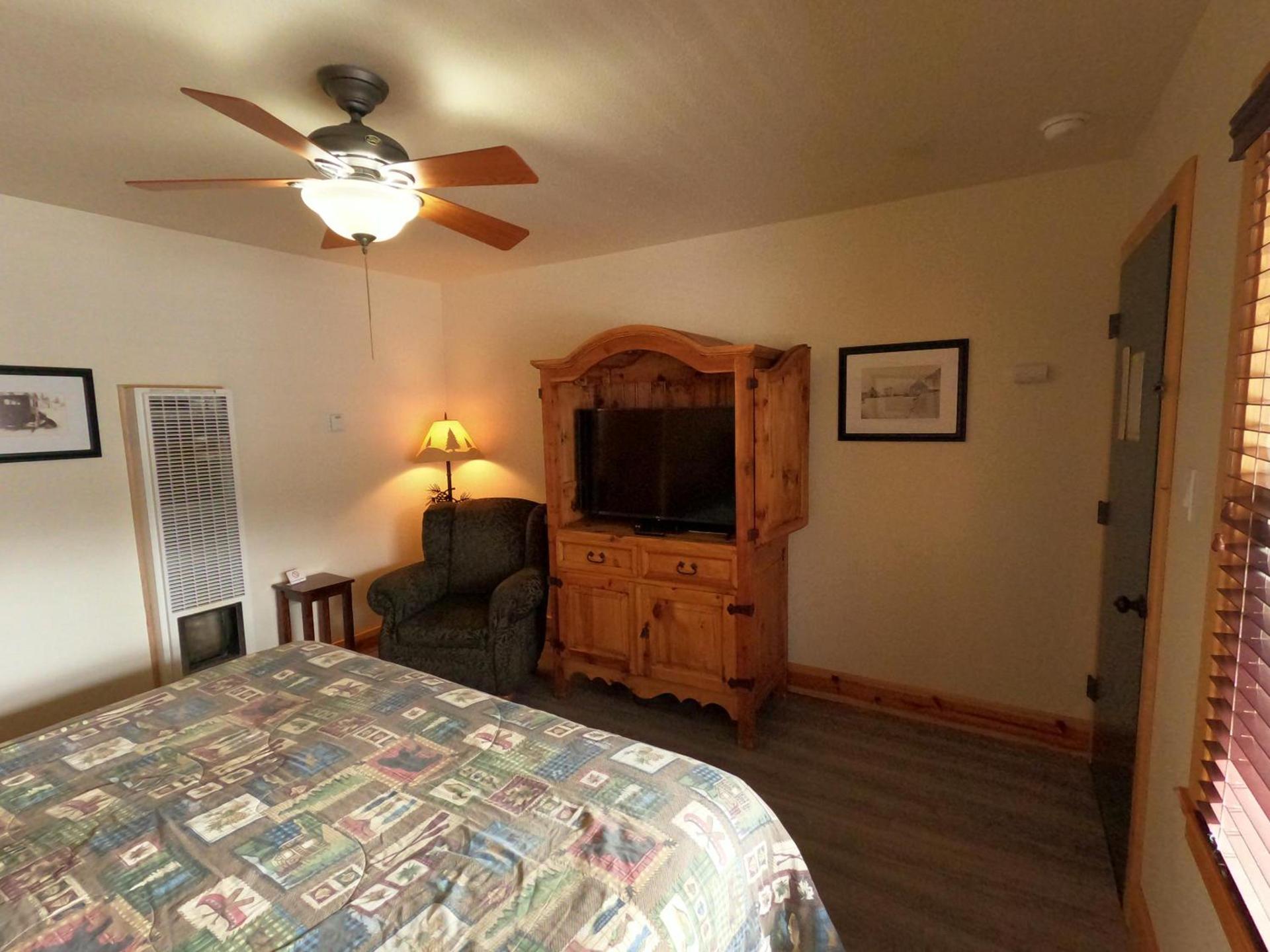 CREEKSIDE LODGE photo 4