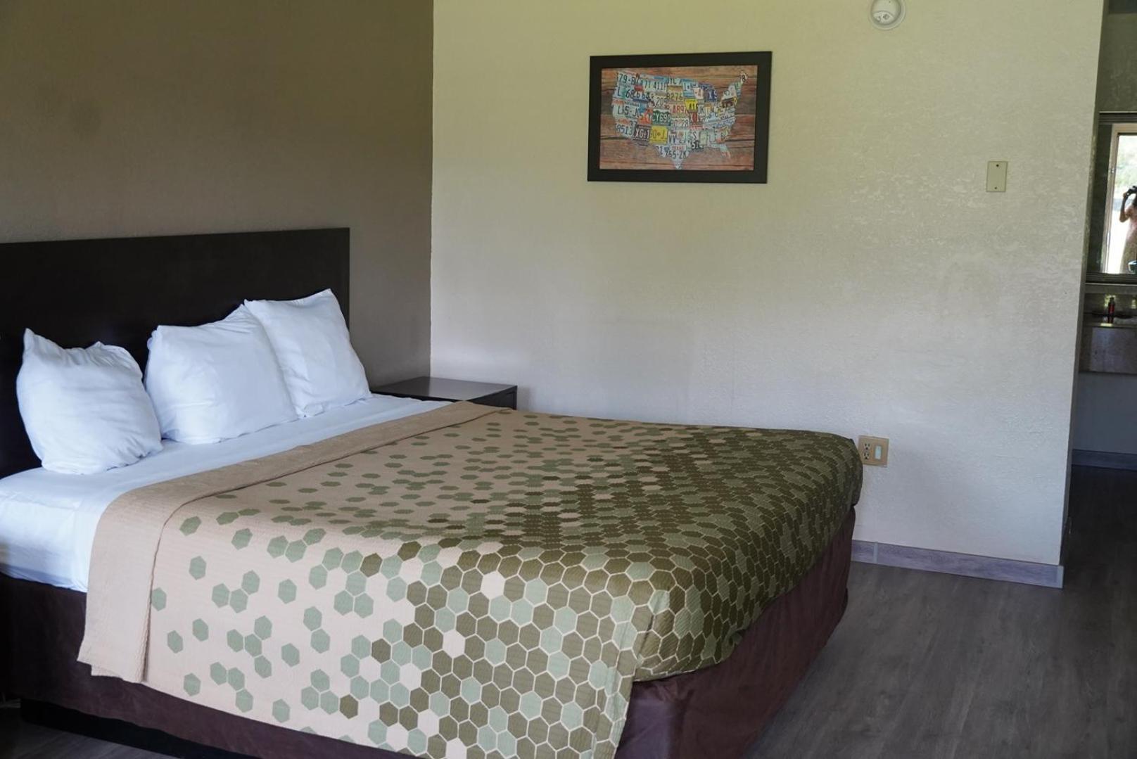 Econo Lodge Jacksonville South photo 17