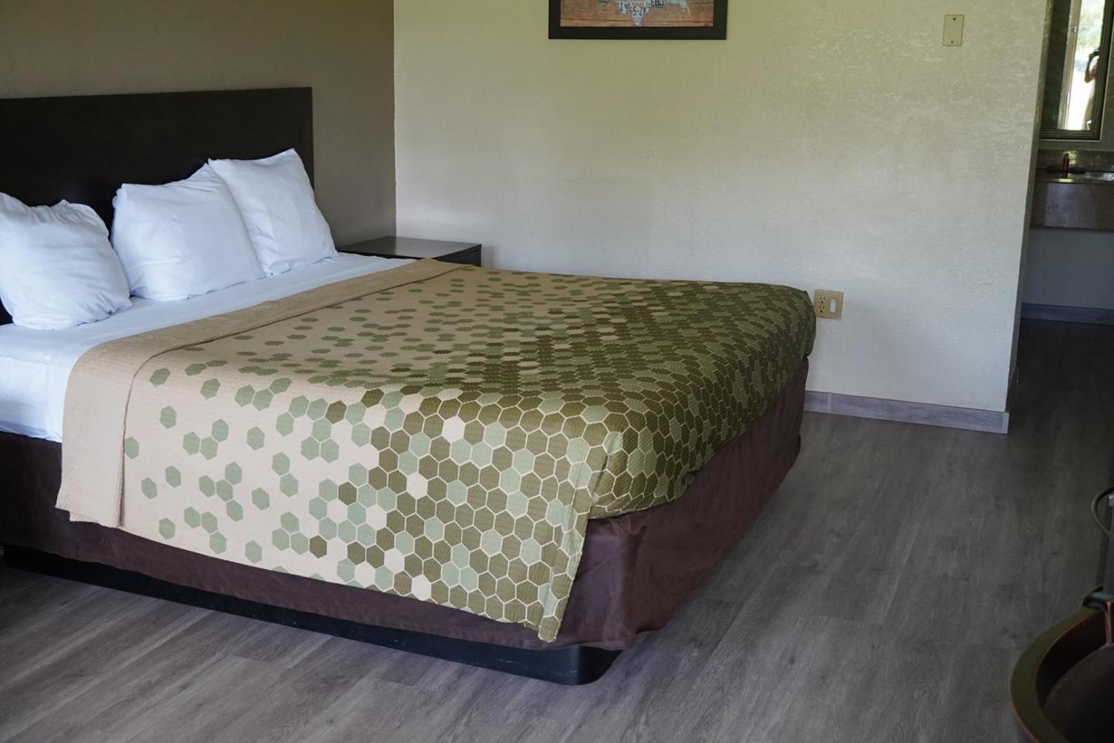 Econo Lodge Jacksonville South photo 13