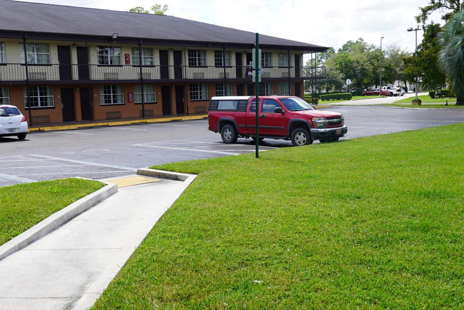 Econo Lodge Jacksonville South photo 11