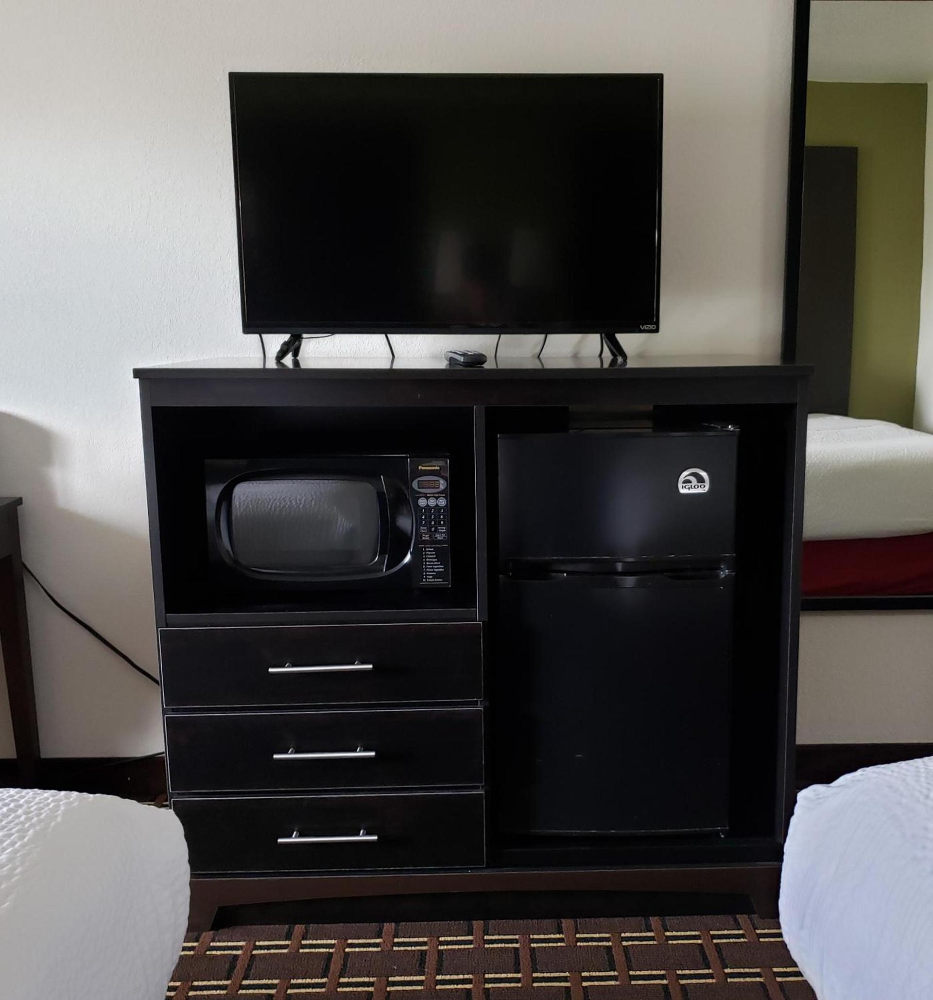 Super 8 by Wyndham La Crosse photo 57