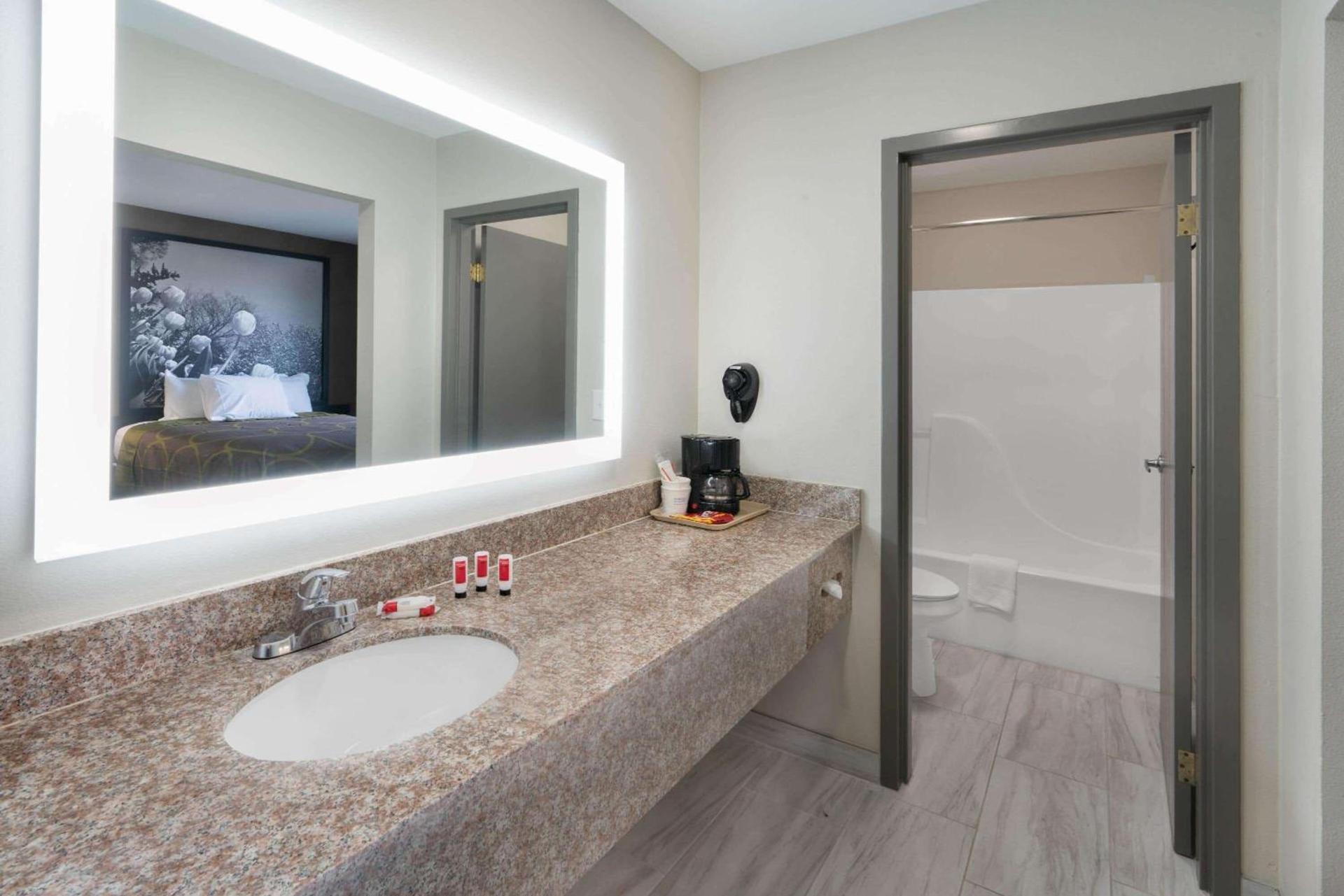 Super 8 by Wyndham Amarillo West photo 13