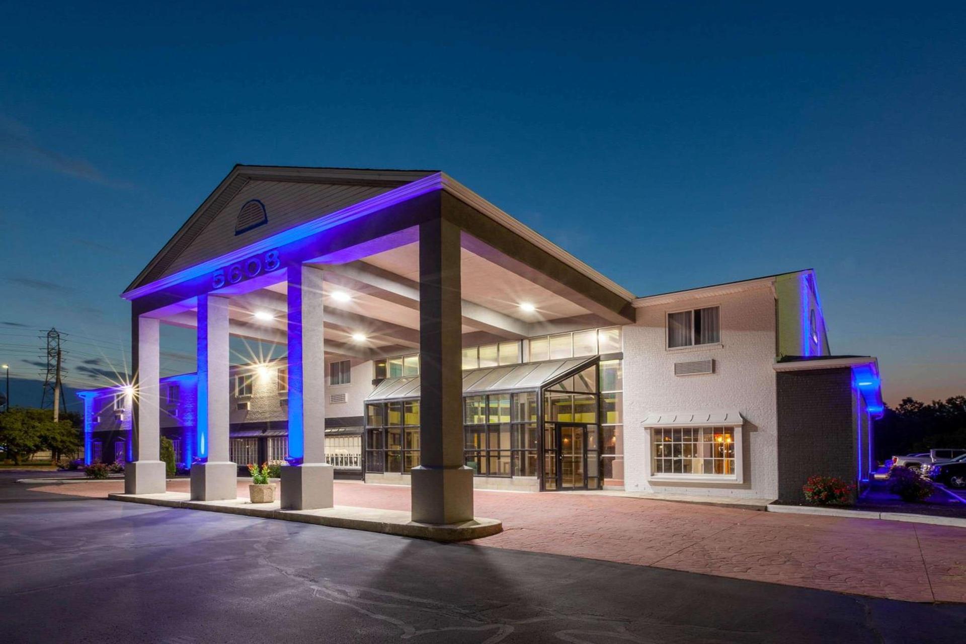 Days Inn by Wyndham Sandusky Cedar Point photo 2
