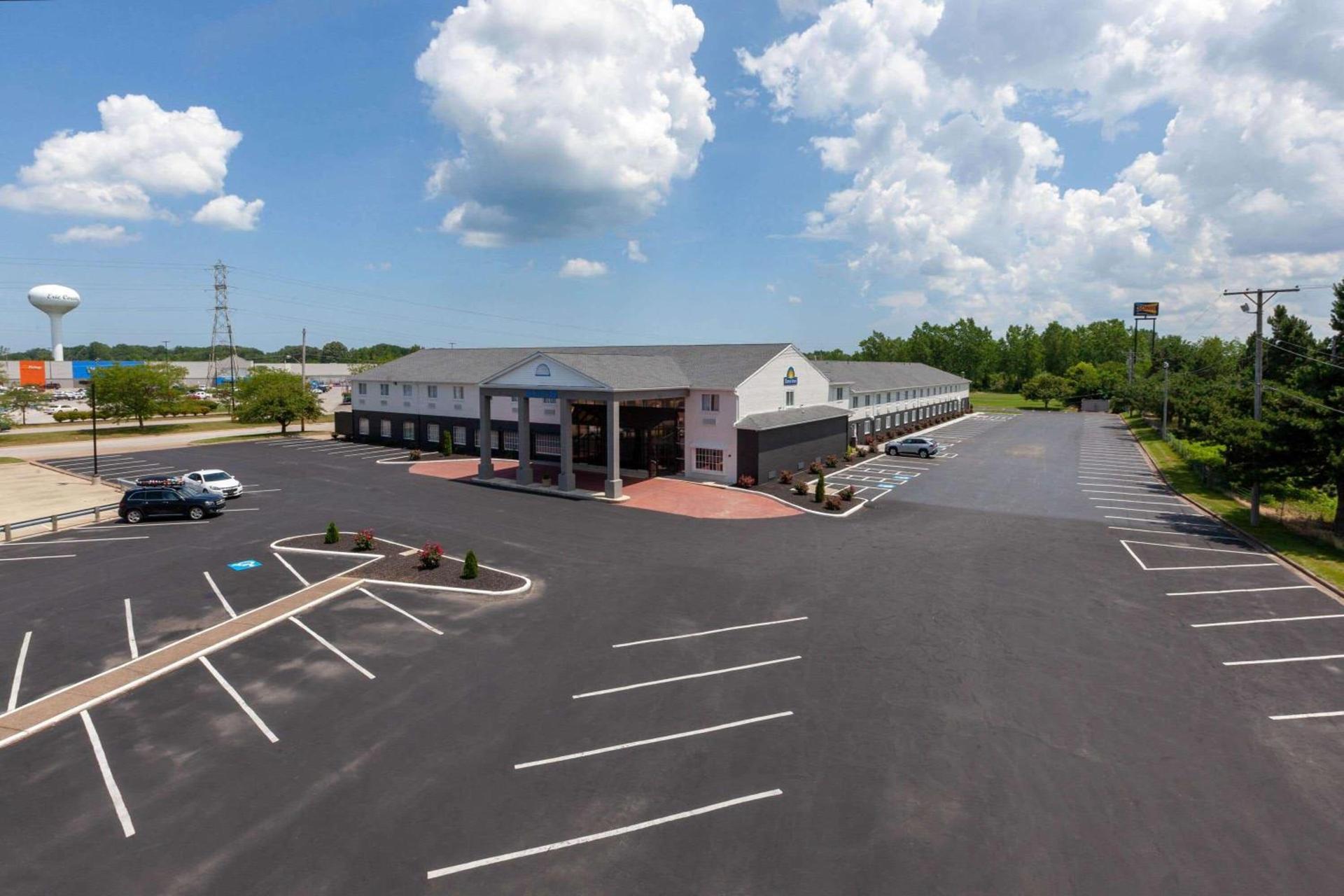 Days Inn by Wyndham Sandusky Cedar Point photo 5