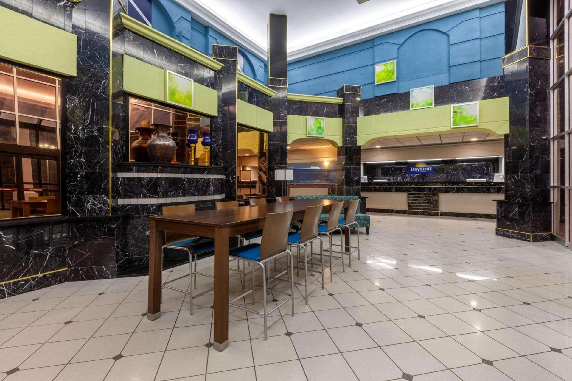 Days Inn by Wyndham Sandusky Cedar Point photo 6
