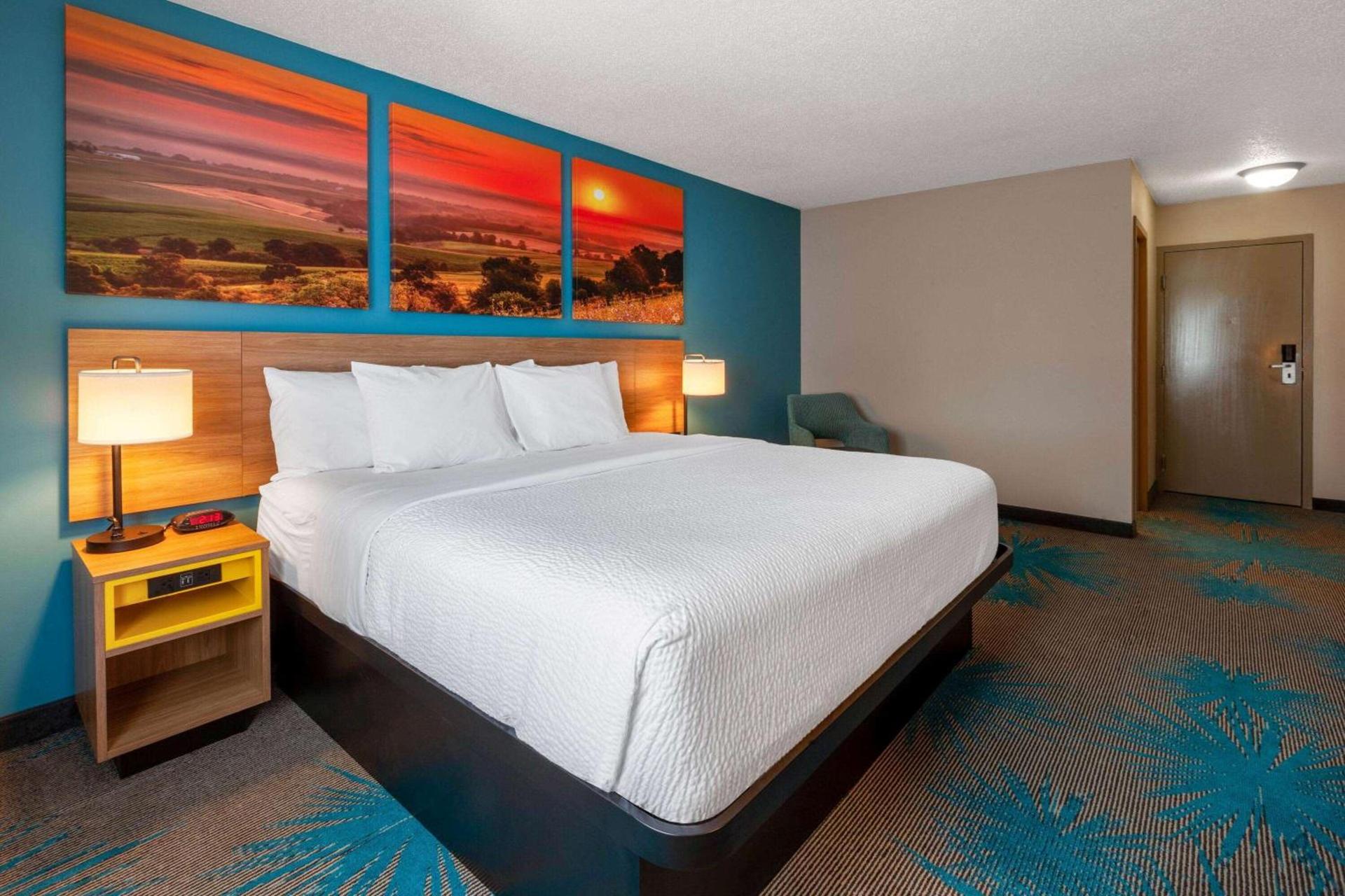 Days Inn by Wyndham Sandusky Cedar Point photo 17