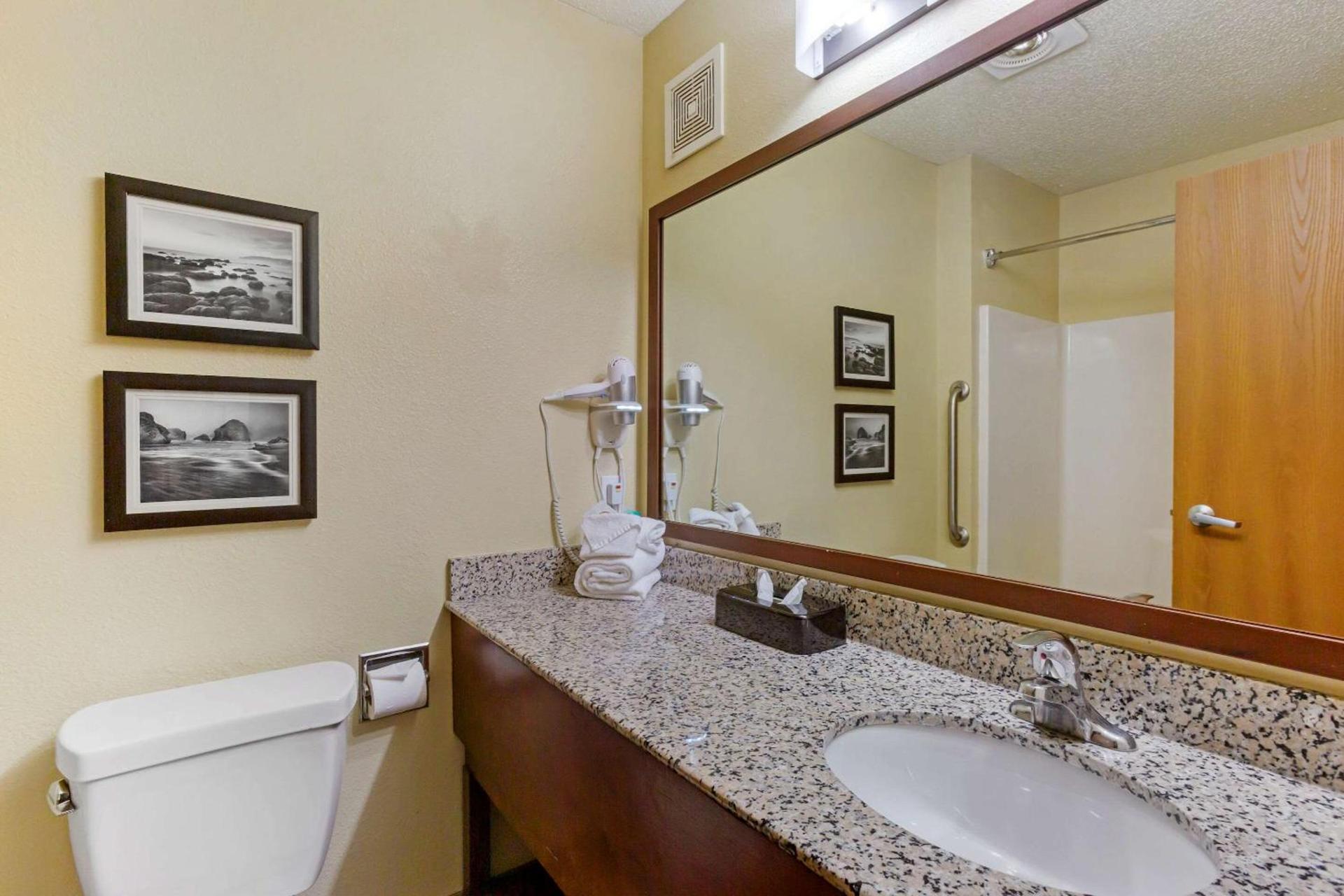 Comfort Inn Medford South photo 15