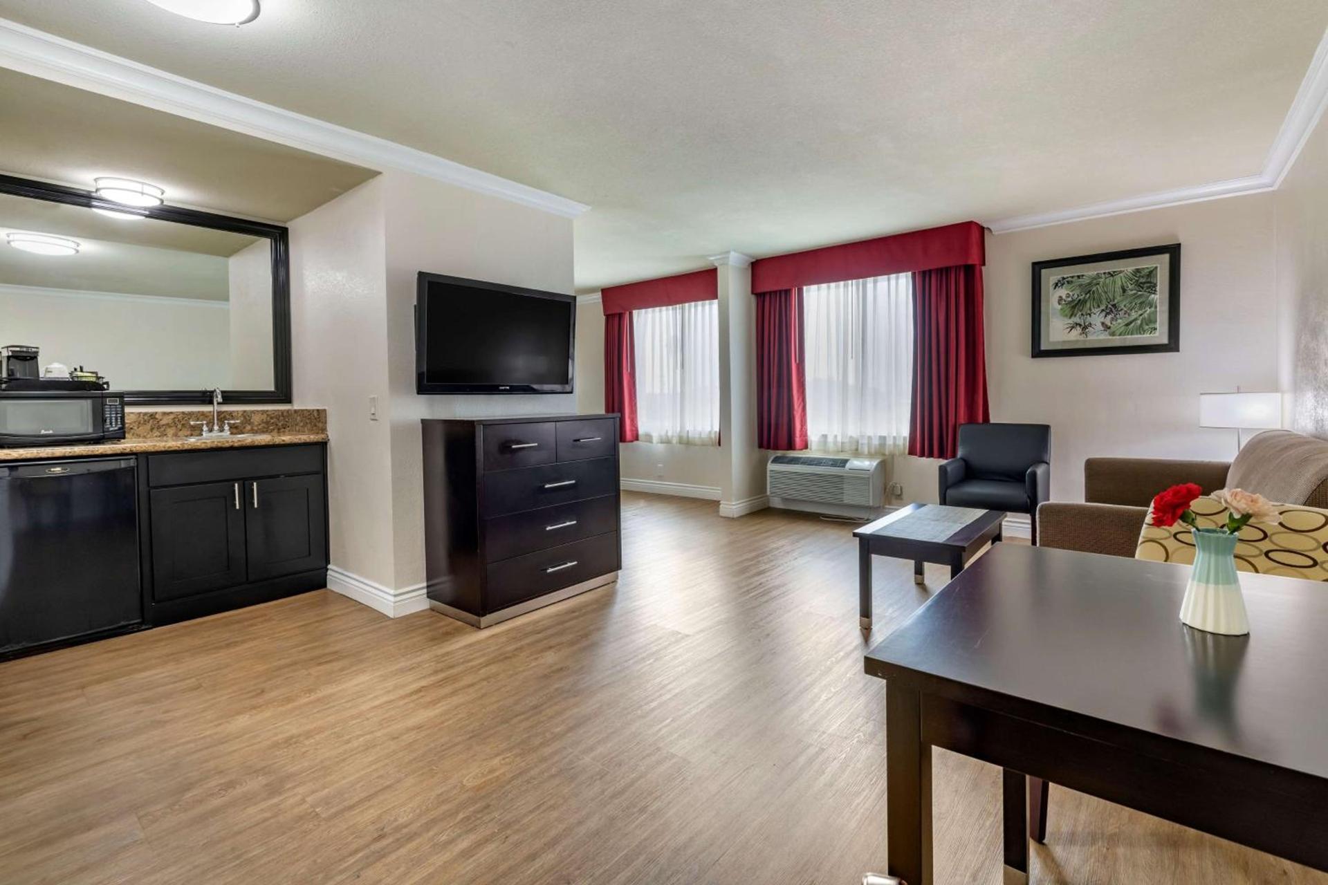Best Western Plus South Bay Hotel photo 5