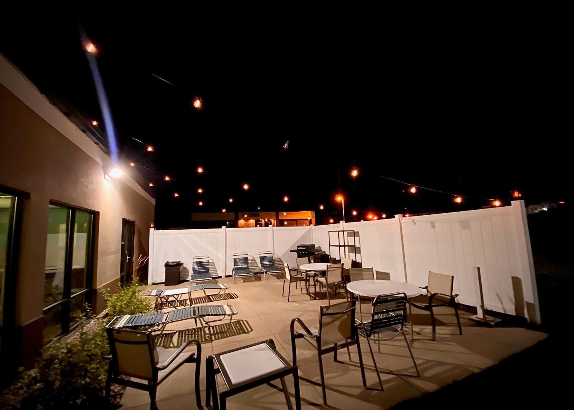 Holiday Inn Express Cedar Rapids - Collins Road by IHG photo 5