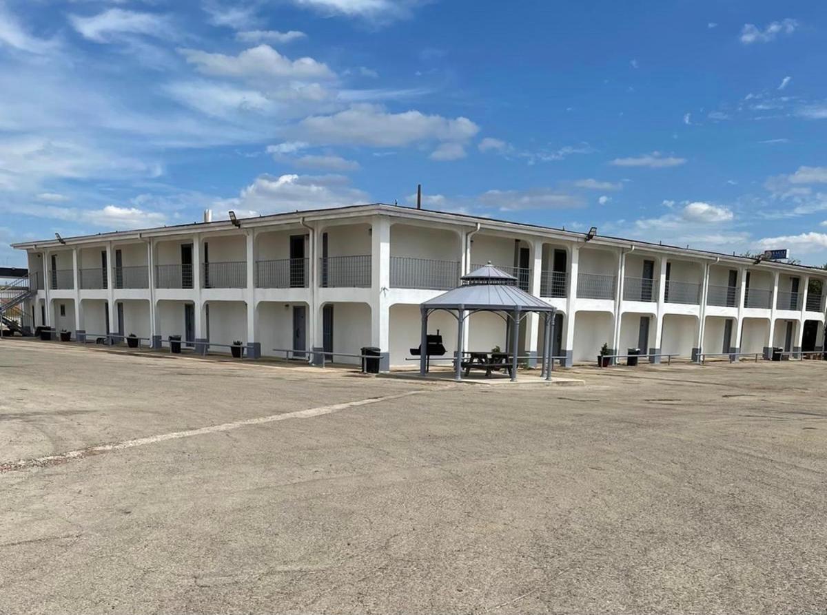 Dilley executive inn — hotel in Dilley