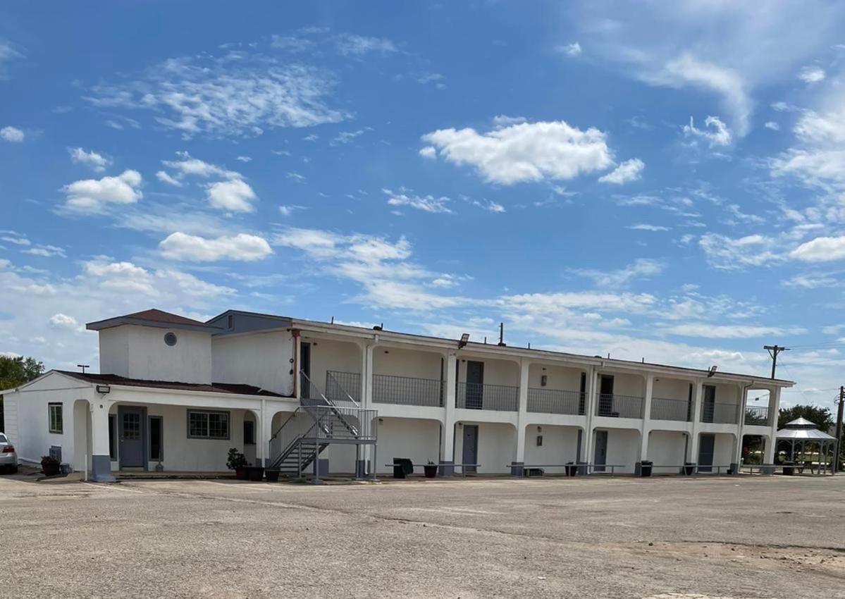 Dilley executive inn photo 2