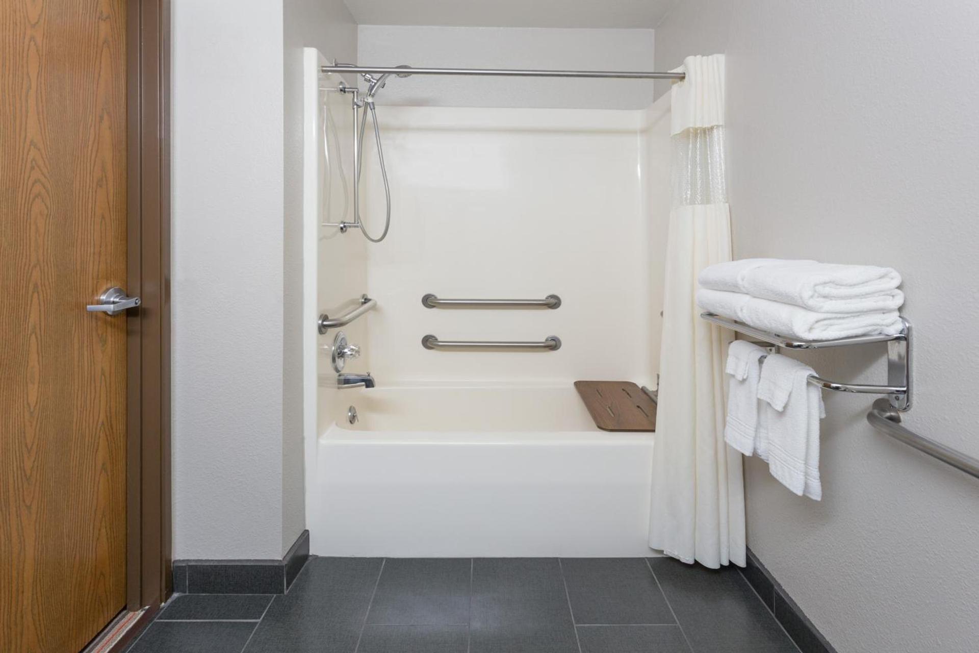 Microtel Inn and Suites by Wyndham Appleton photo 23