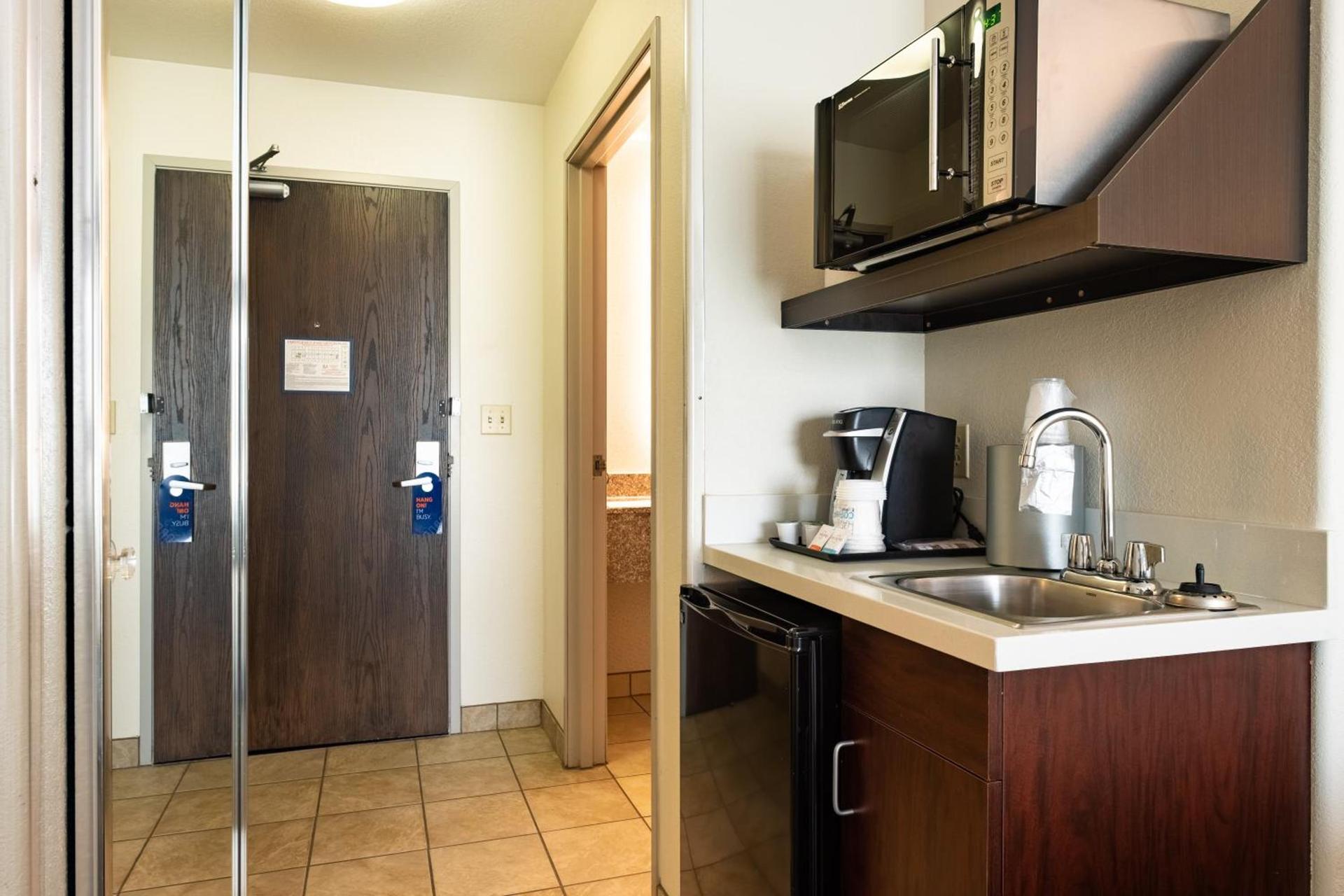Holiday Inn Express Hotel & Suites Evanston by IHG photo 46