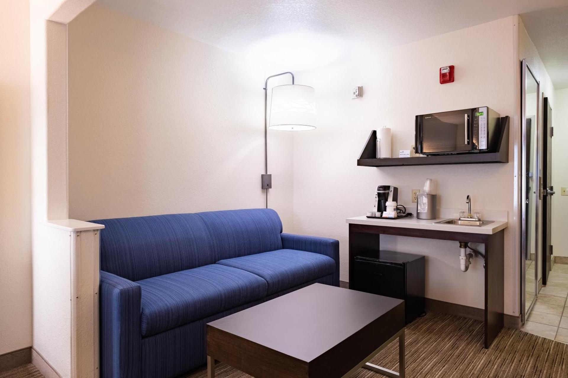 Holiday Inn Express Hotel & Suites Evanston by IHG photo 51