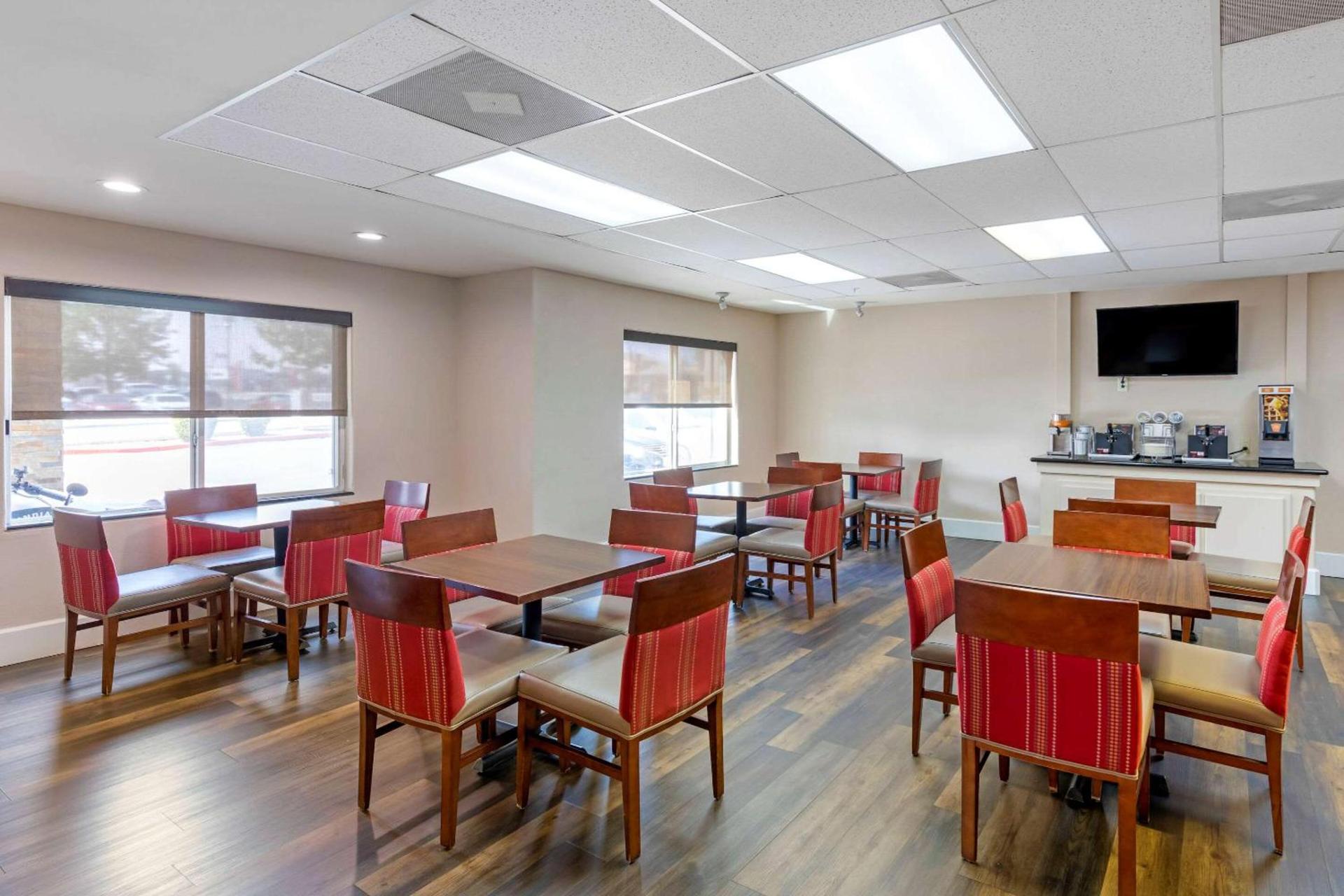 Comfort Suites Victorville-Hesperia photo 30