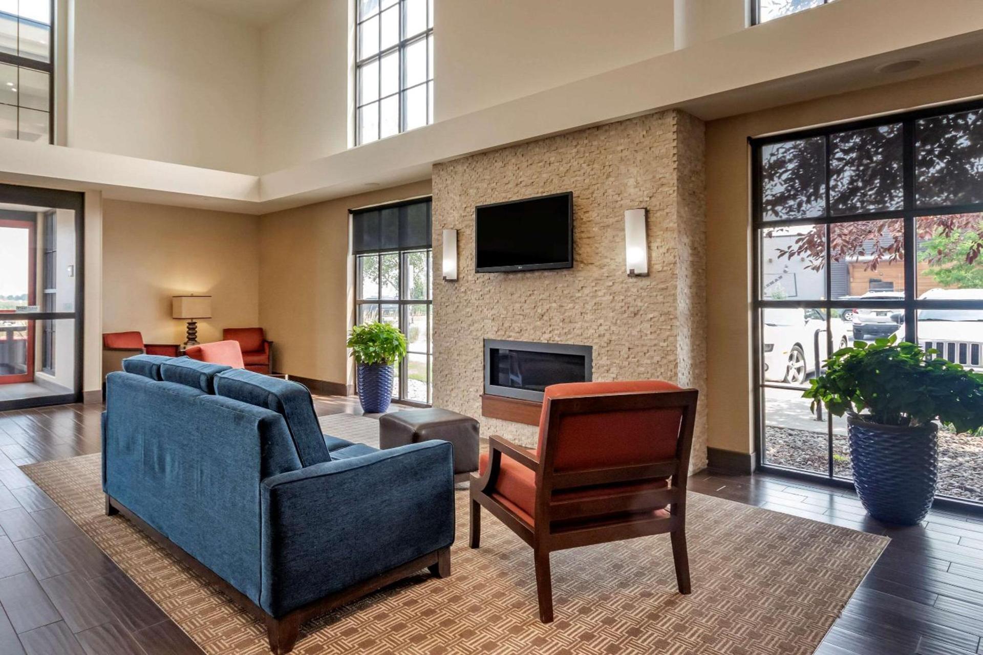 Comfort Suites Airport-University photo 3