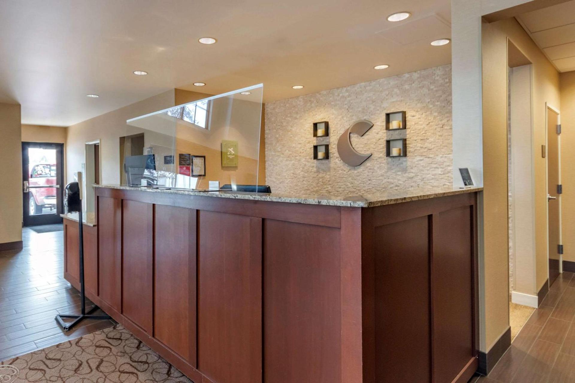 Comfort Suites Airport-University photo 4