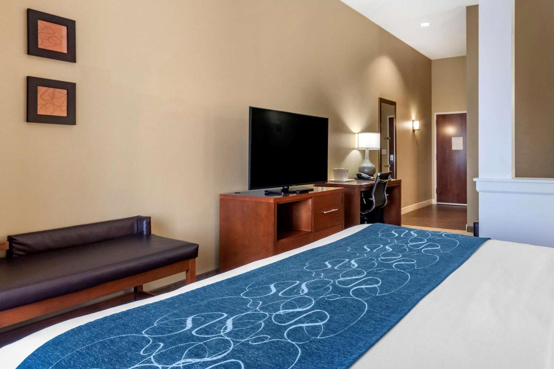 Comfort Suites Airport-University photo 6