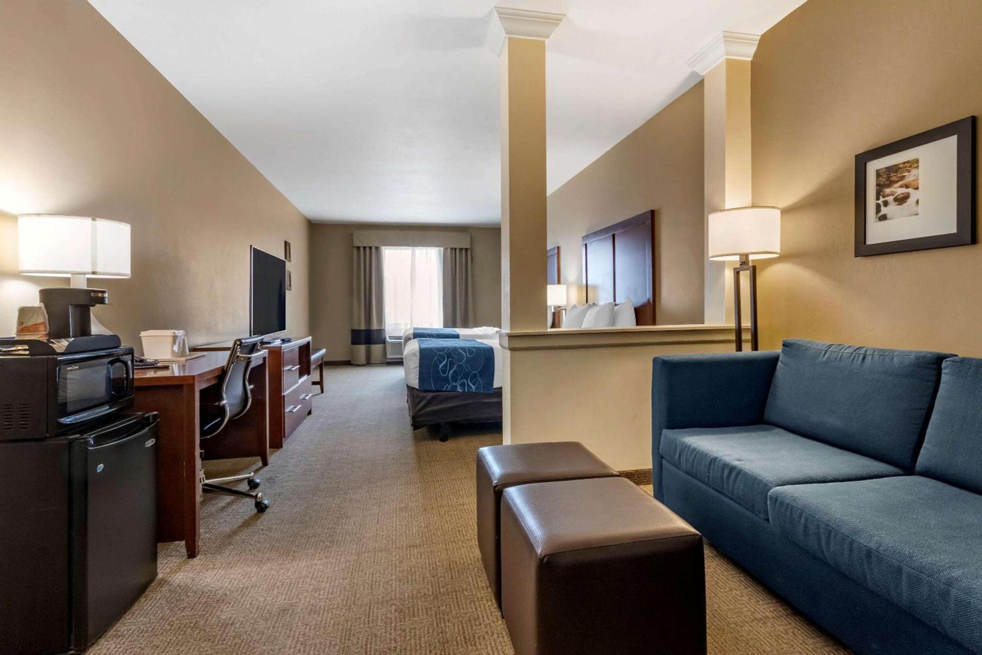 Comfort Suites Airport-University photo 10