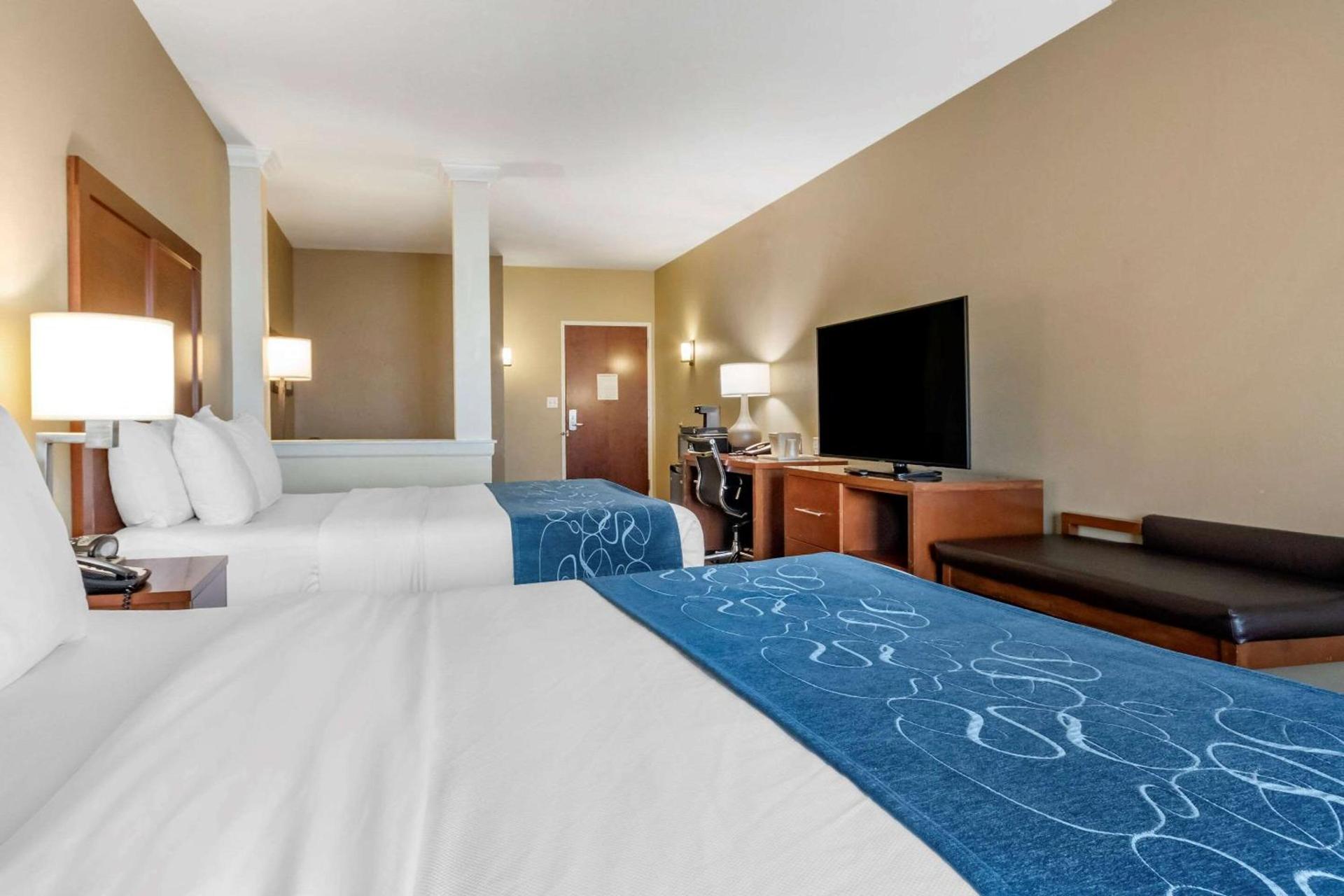 Comfort Suites Airport-University photo 11