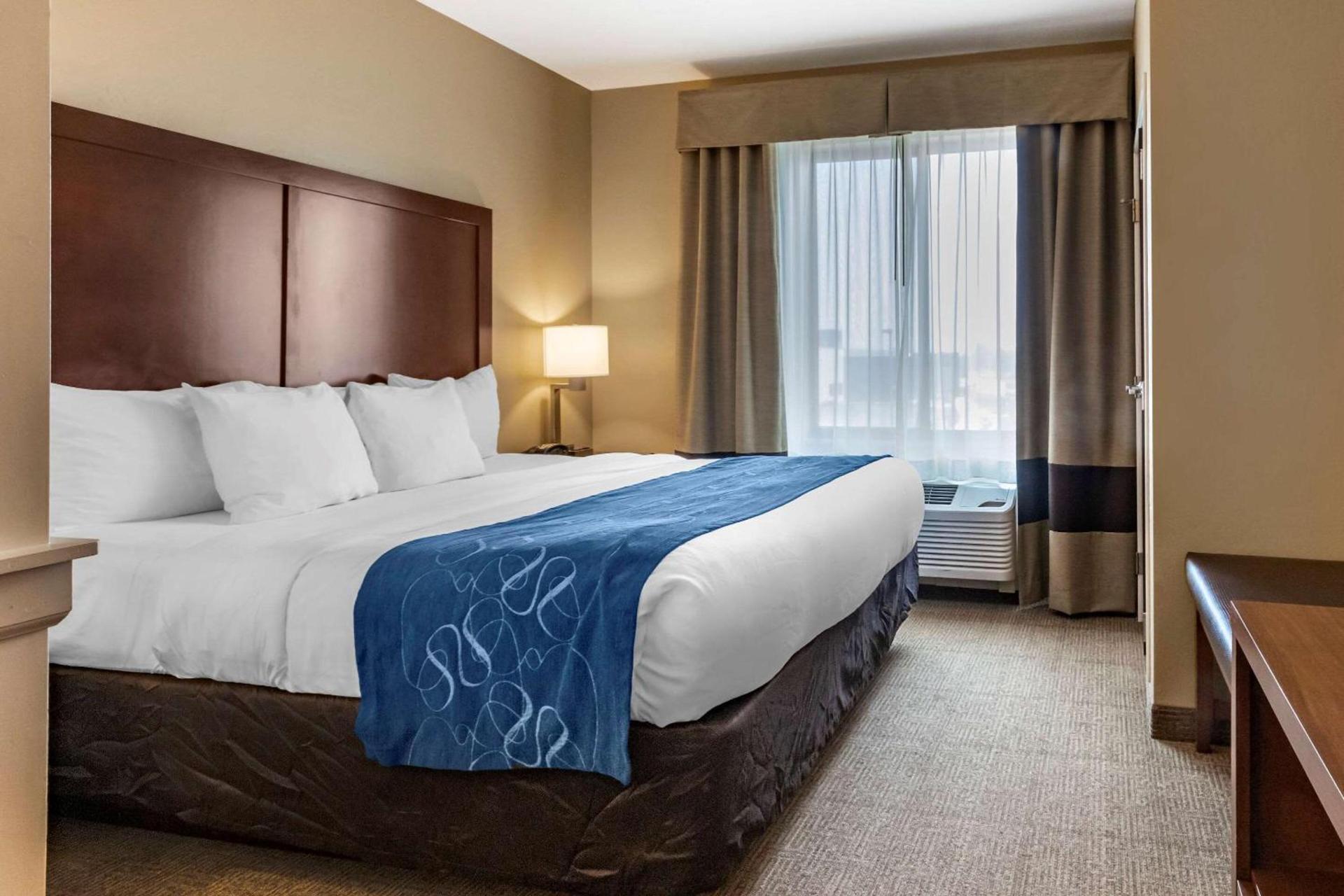 Comfort Suites Airport-University photo 12