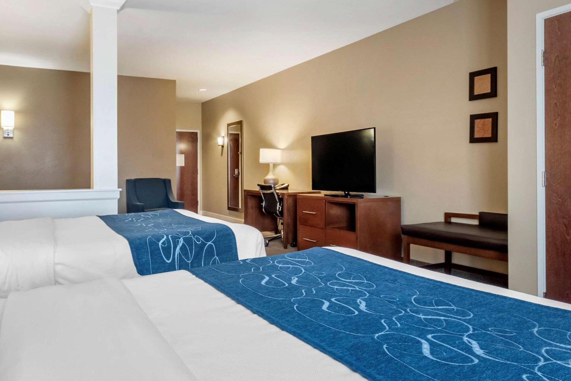 Comfort Suites Airport-University photo 21