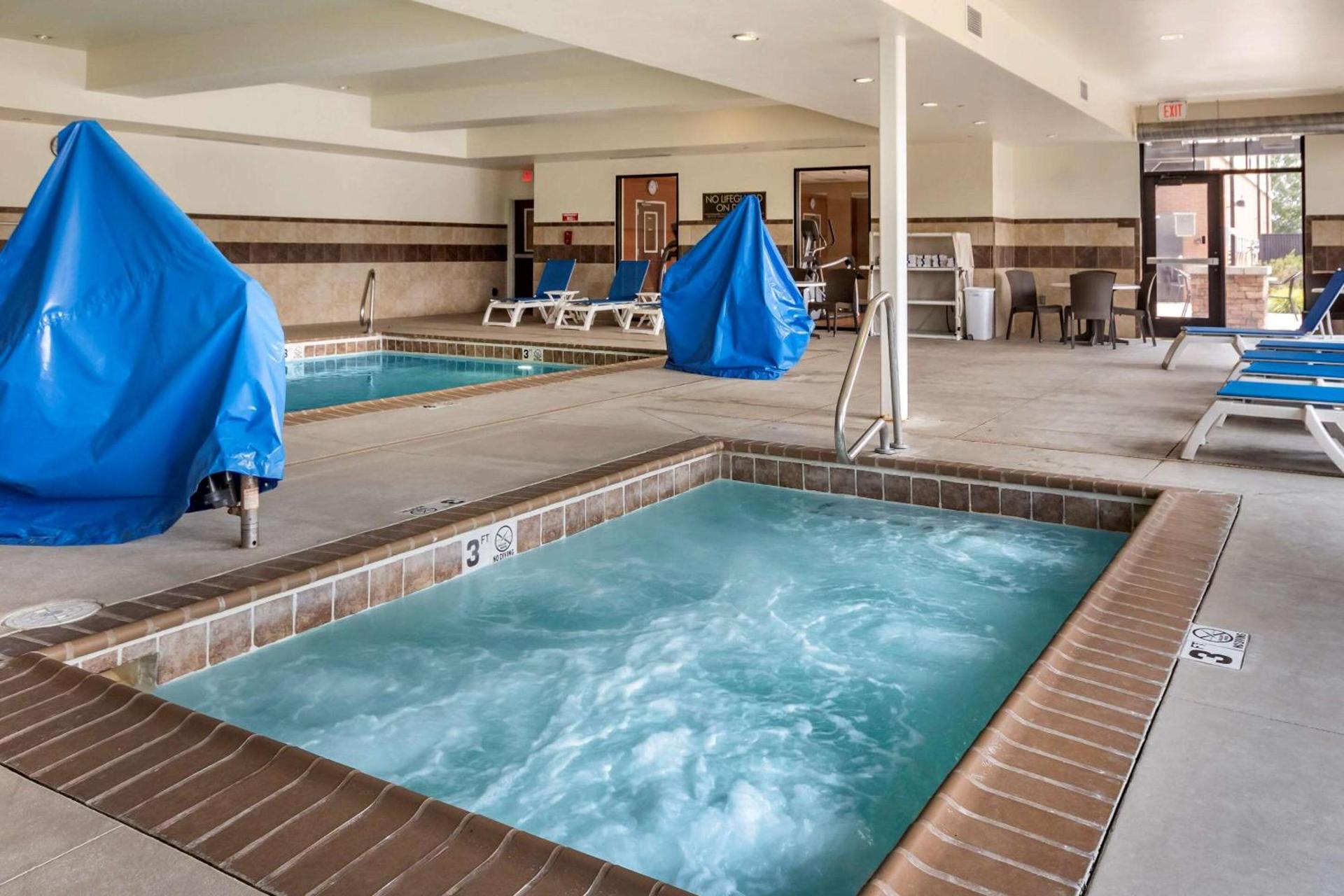 Comfort Suites Airport-University photo 23