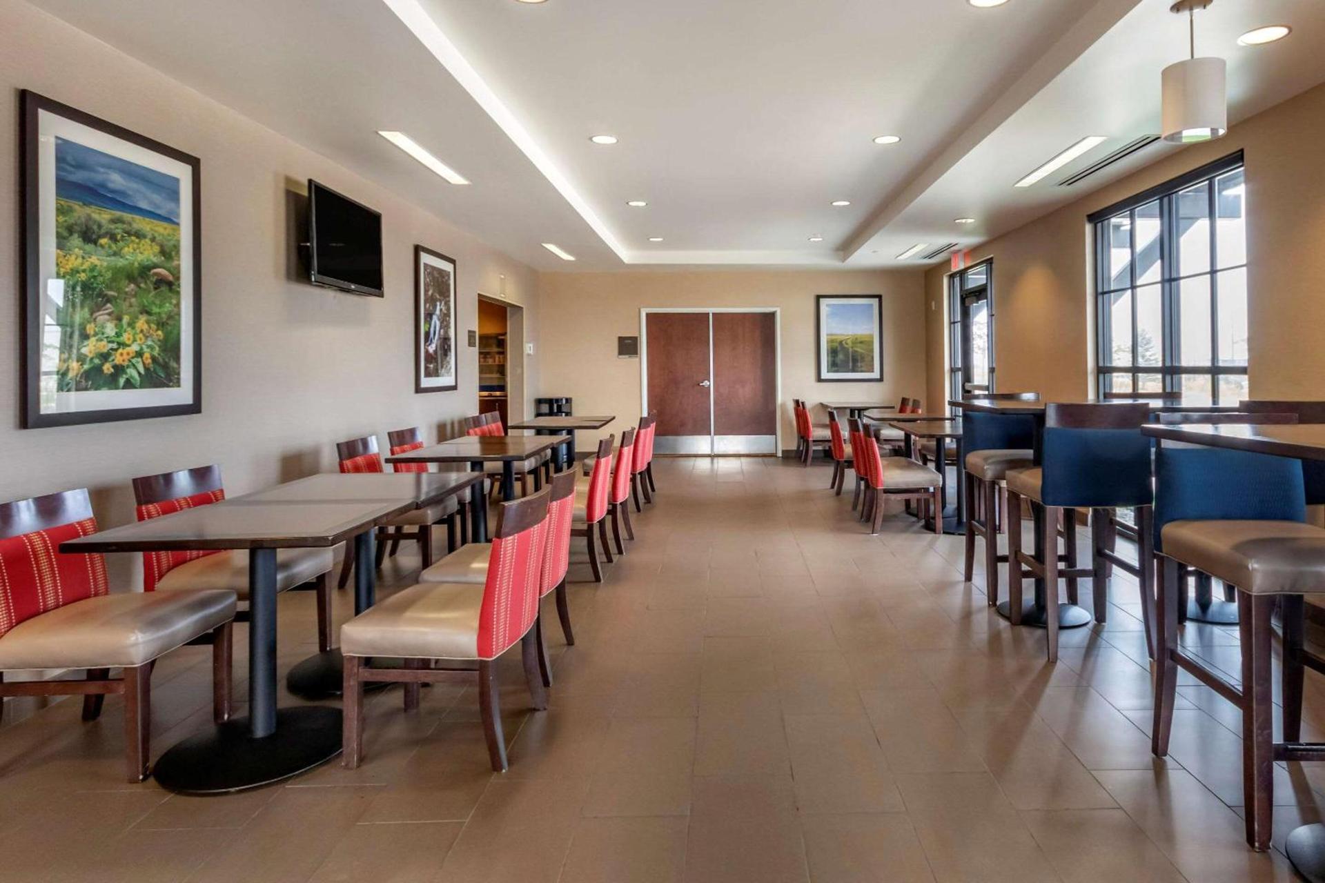 Comfort Suites Airport-University photo 29