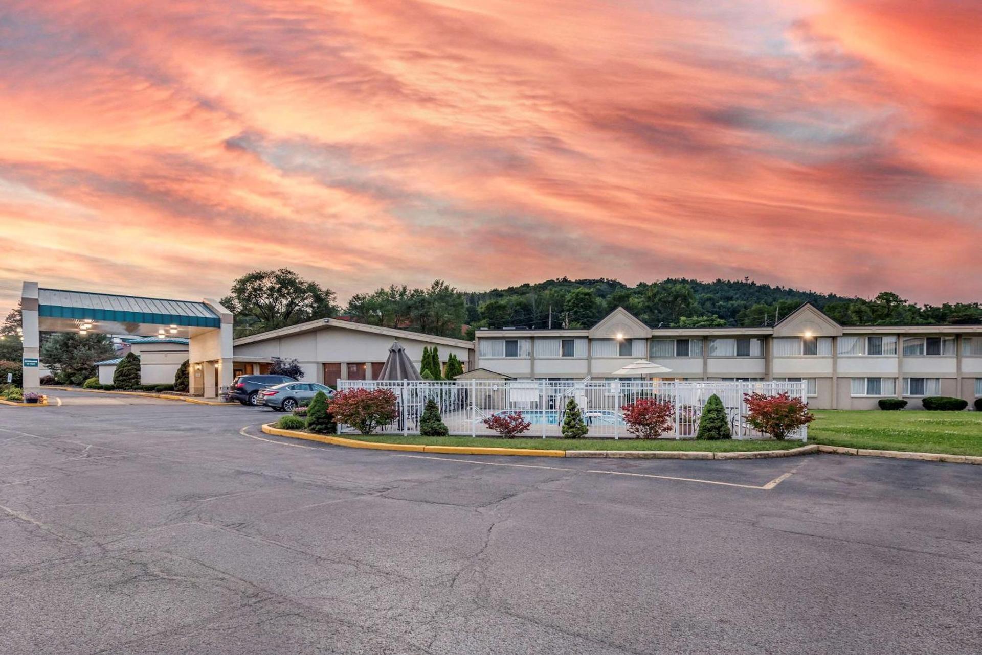 Quality Inn & Suites Vestal Binghamton near University photo 3