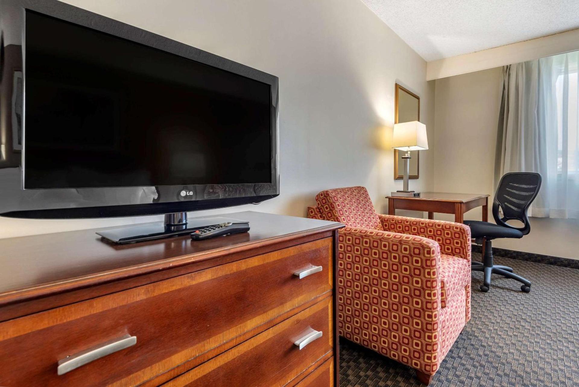 Quality Inn & Suites Vestal Binghamton near University photo 16