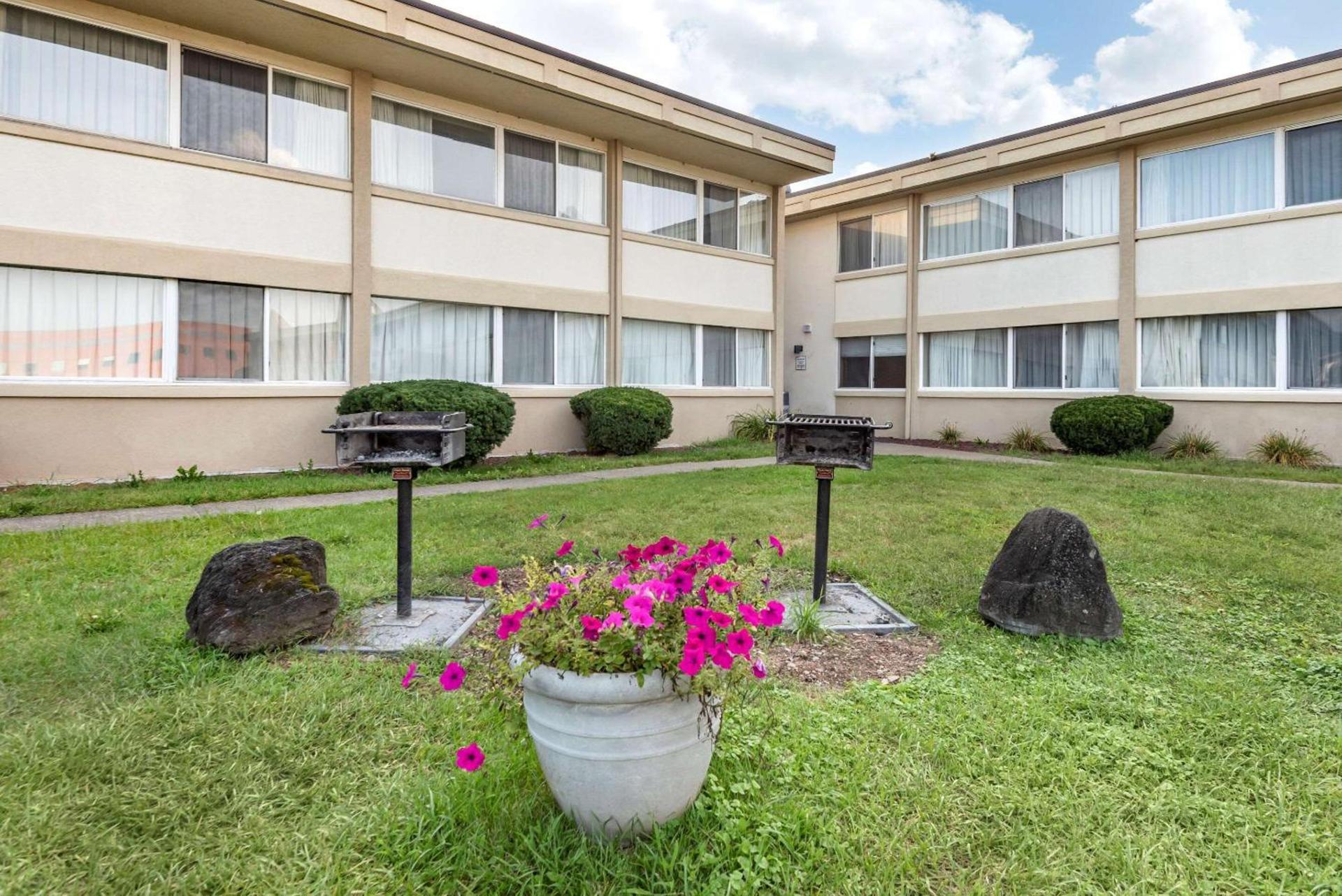 Quality Inn & Suites Vestal Binghamton near University photo 47