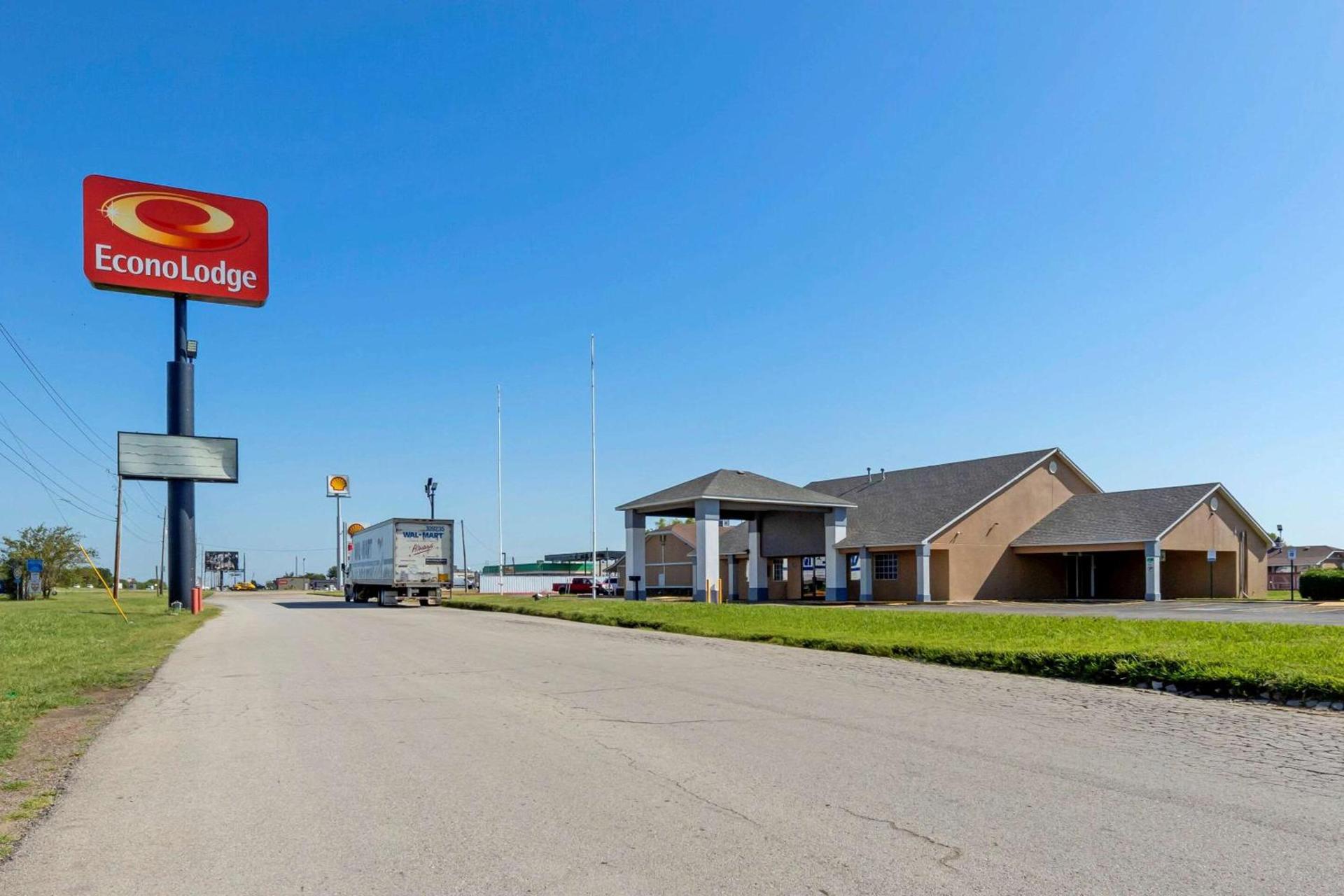Econo Lodge Pryor photo 4