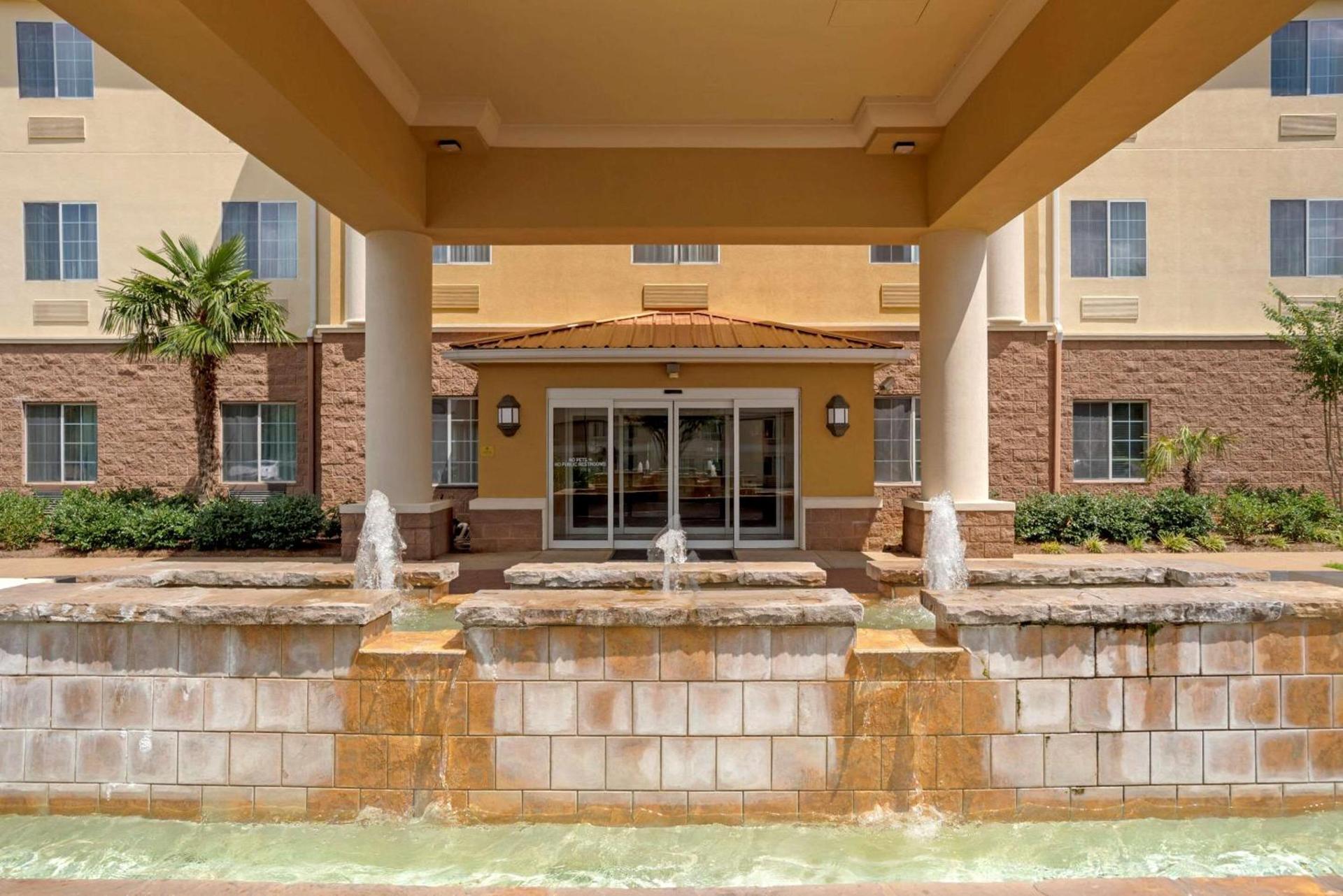 Comfort Suites Alexandria North photo 4