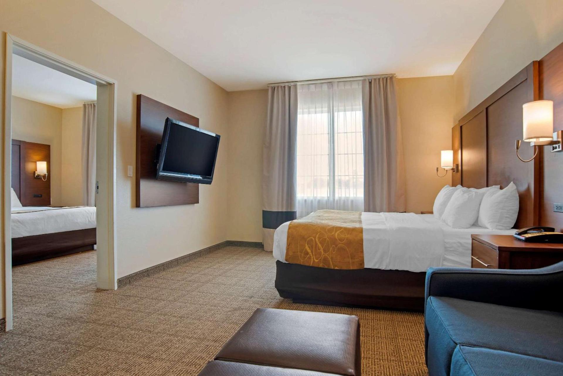 Comfort Suites Alexandria North photo 15
