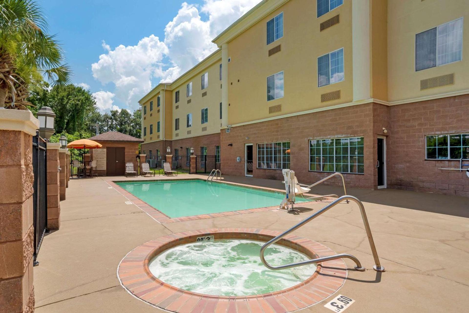 Comfort Suites Alexandria North photo 24