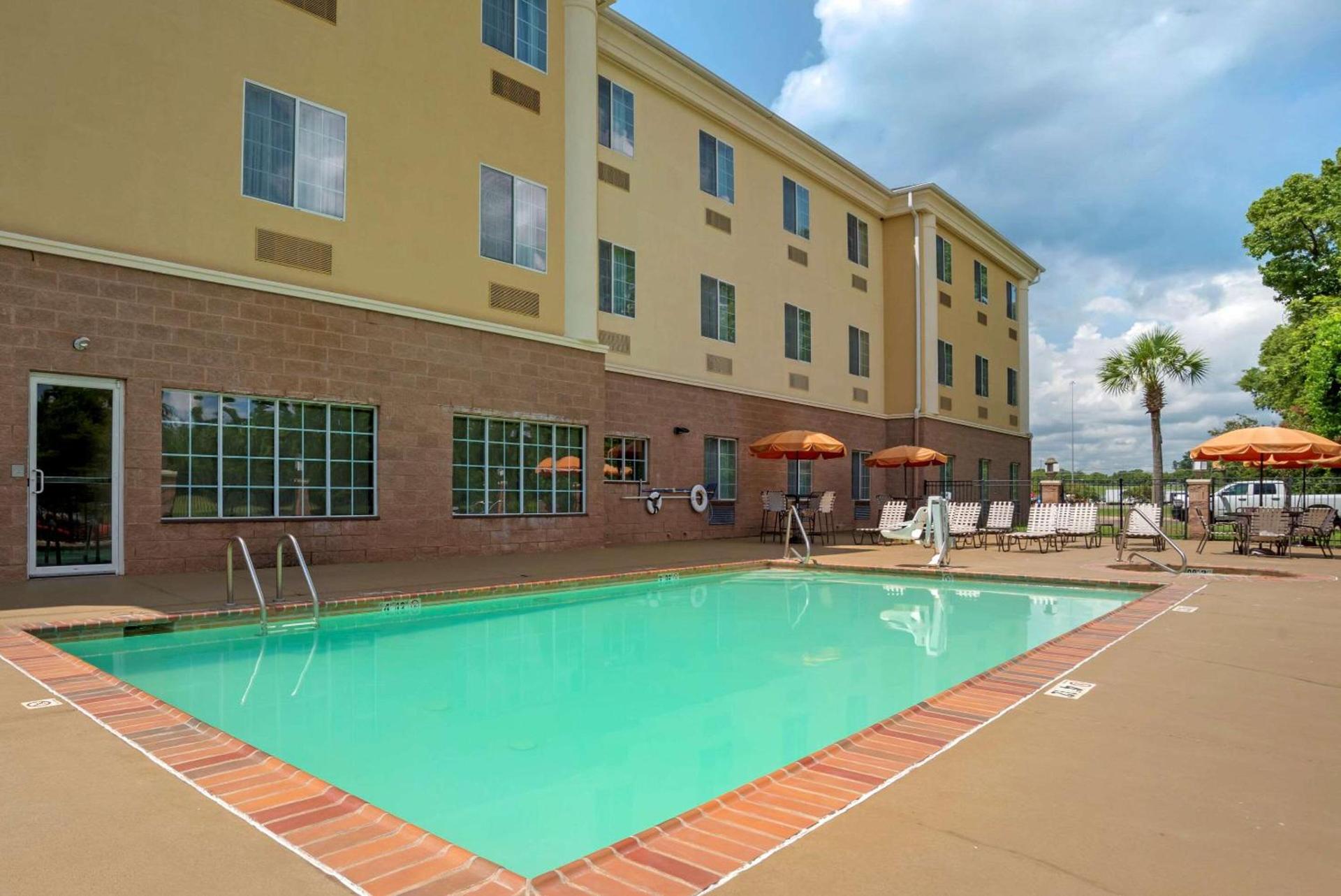 Comfort Suites Alexandria North photo 25