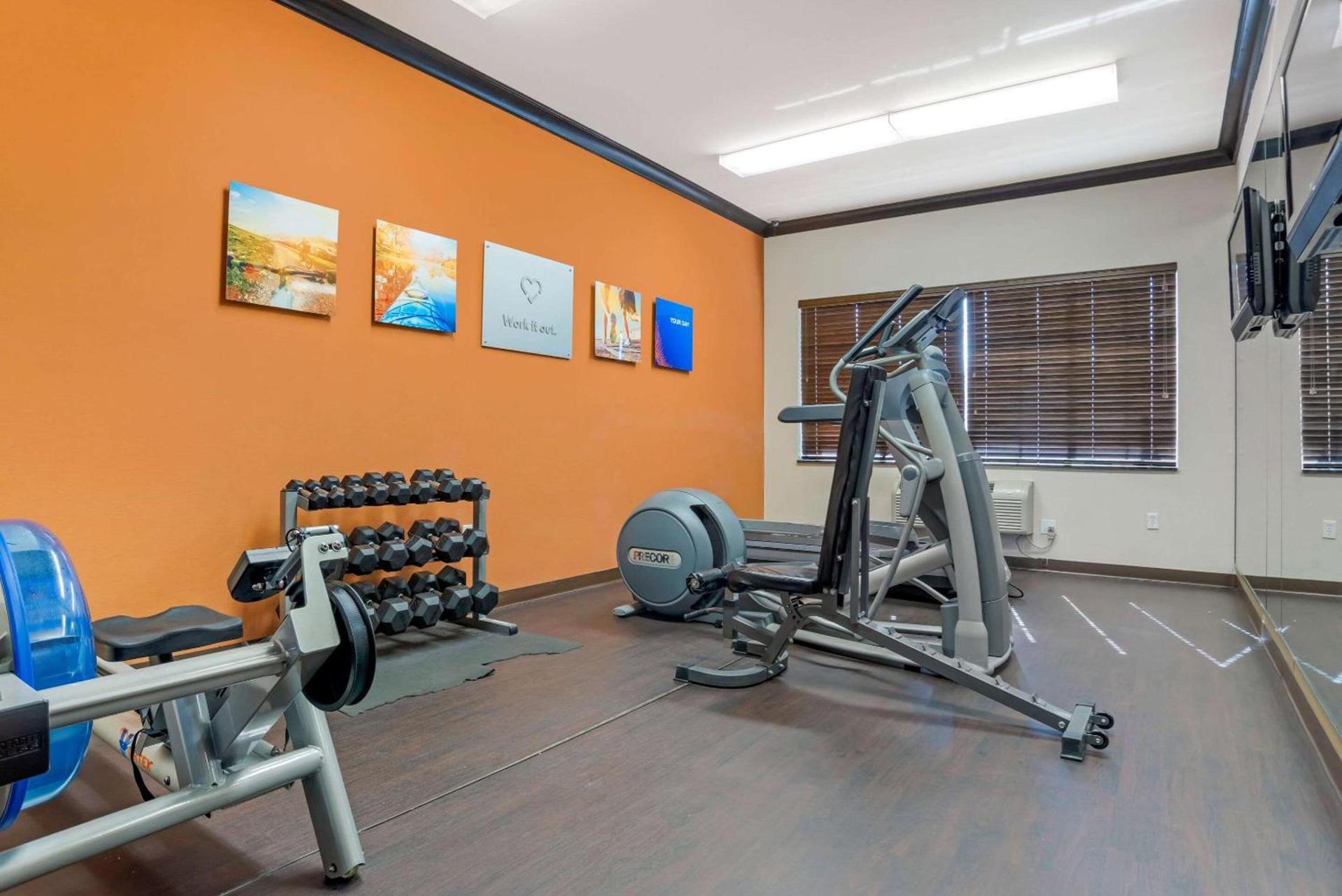 Comfort Suites Alexandria North photo 26