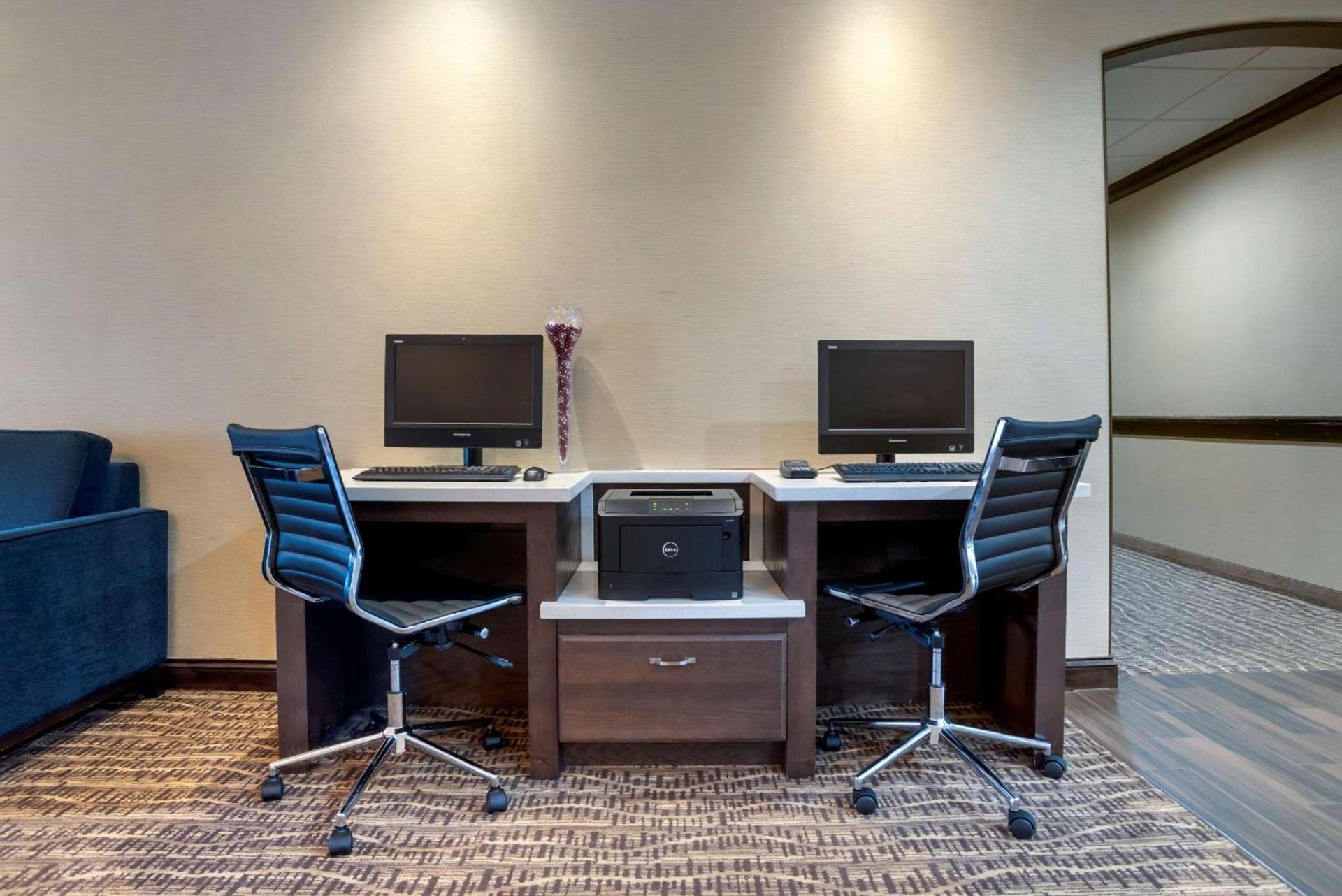 Comfort Suites Alexandria North photo 27