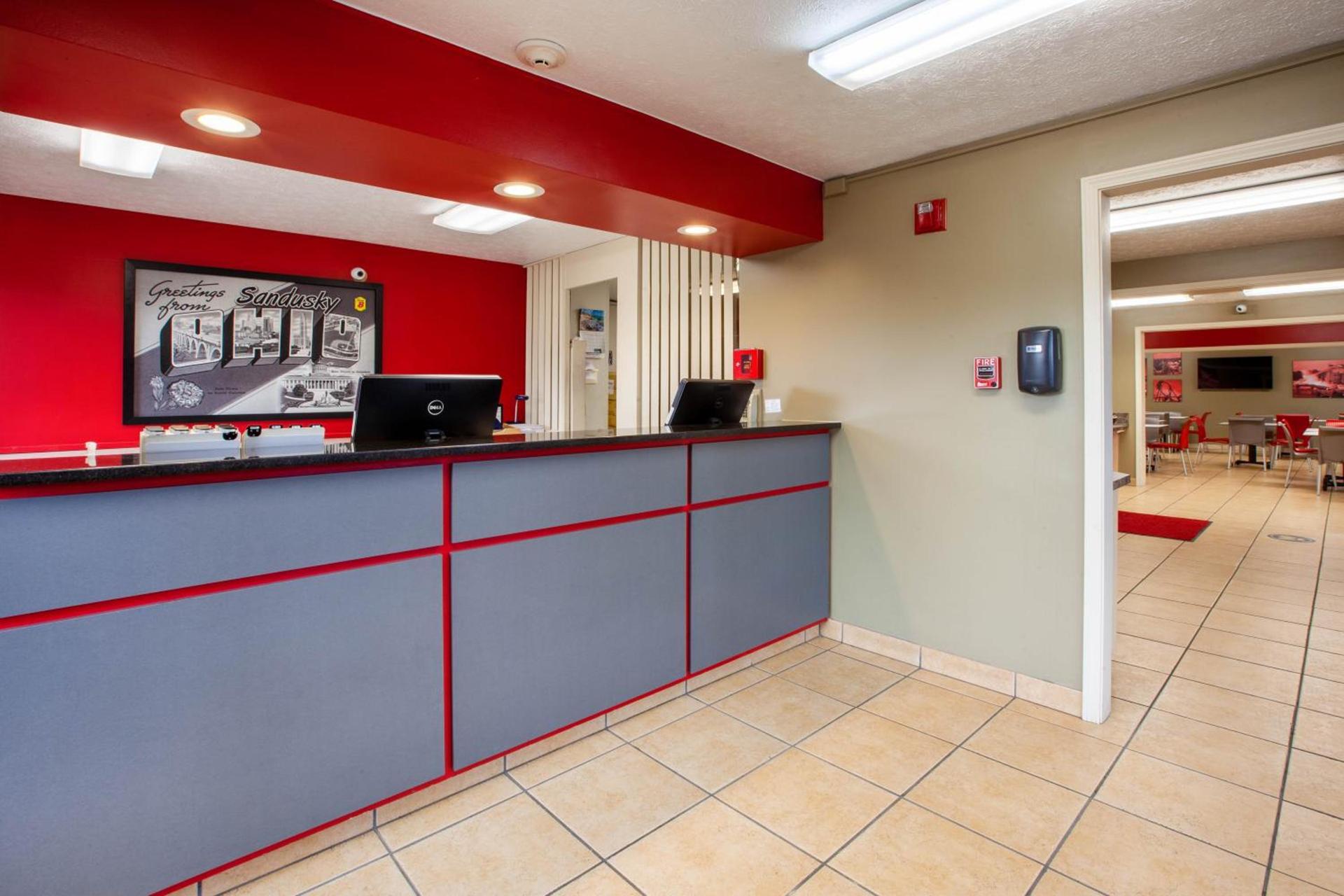 Super 8 by Wyndham Sandusky photo 29