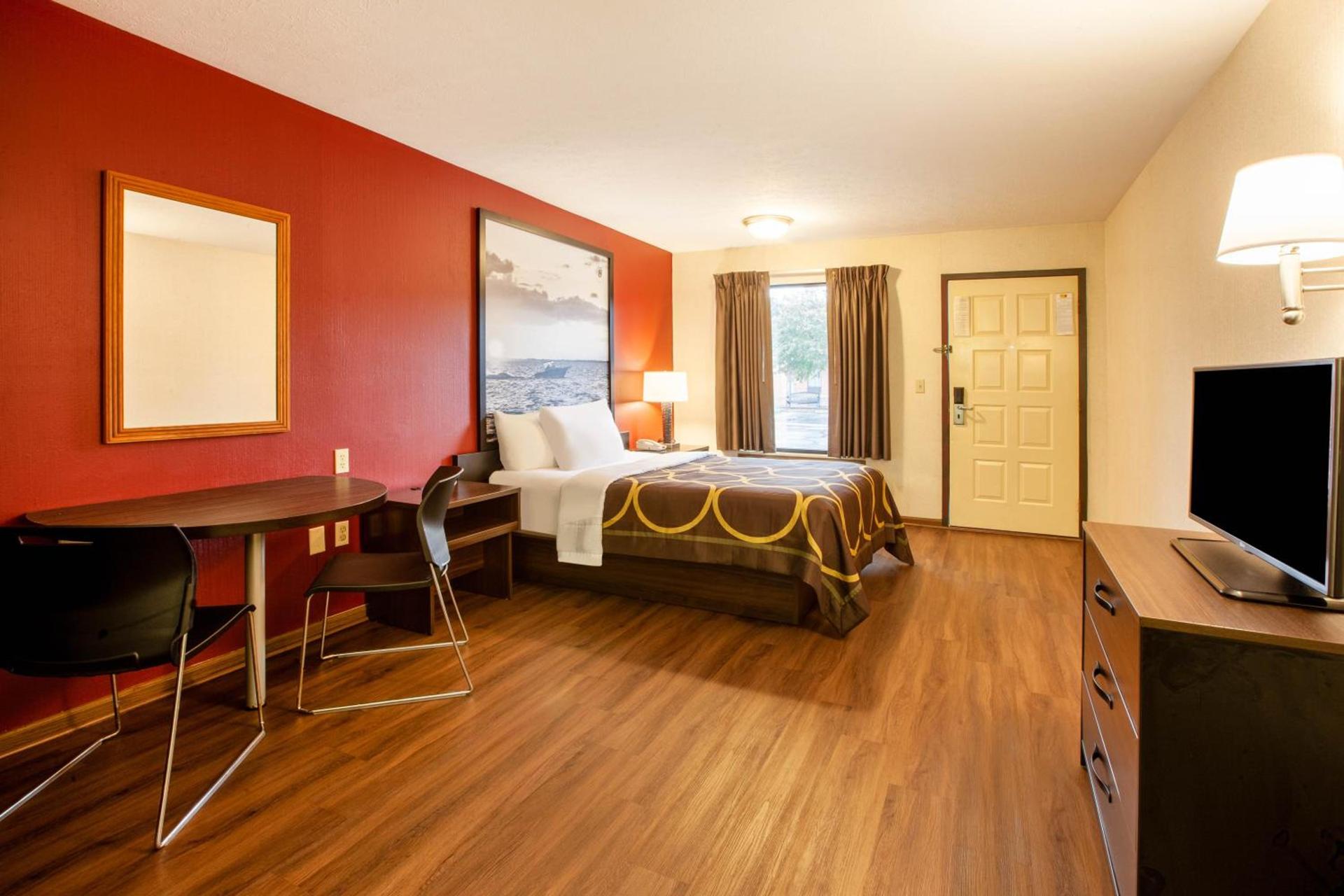 Super 8 by Wyndham Sandusky photo 36