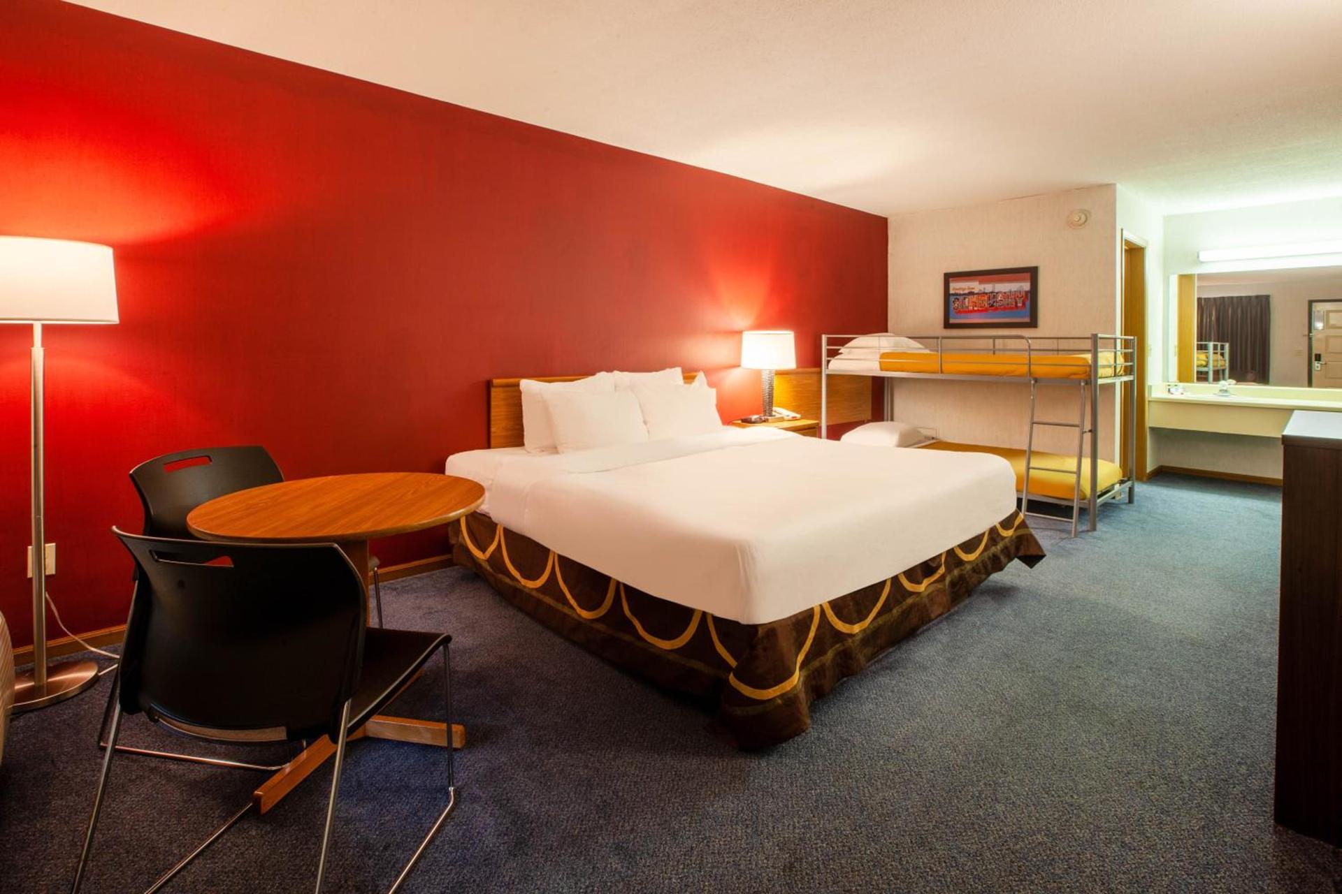 Super 8 by Wyndham Sandusky photo 42