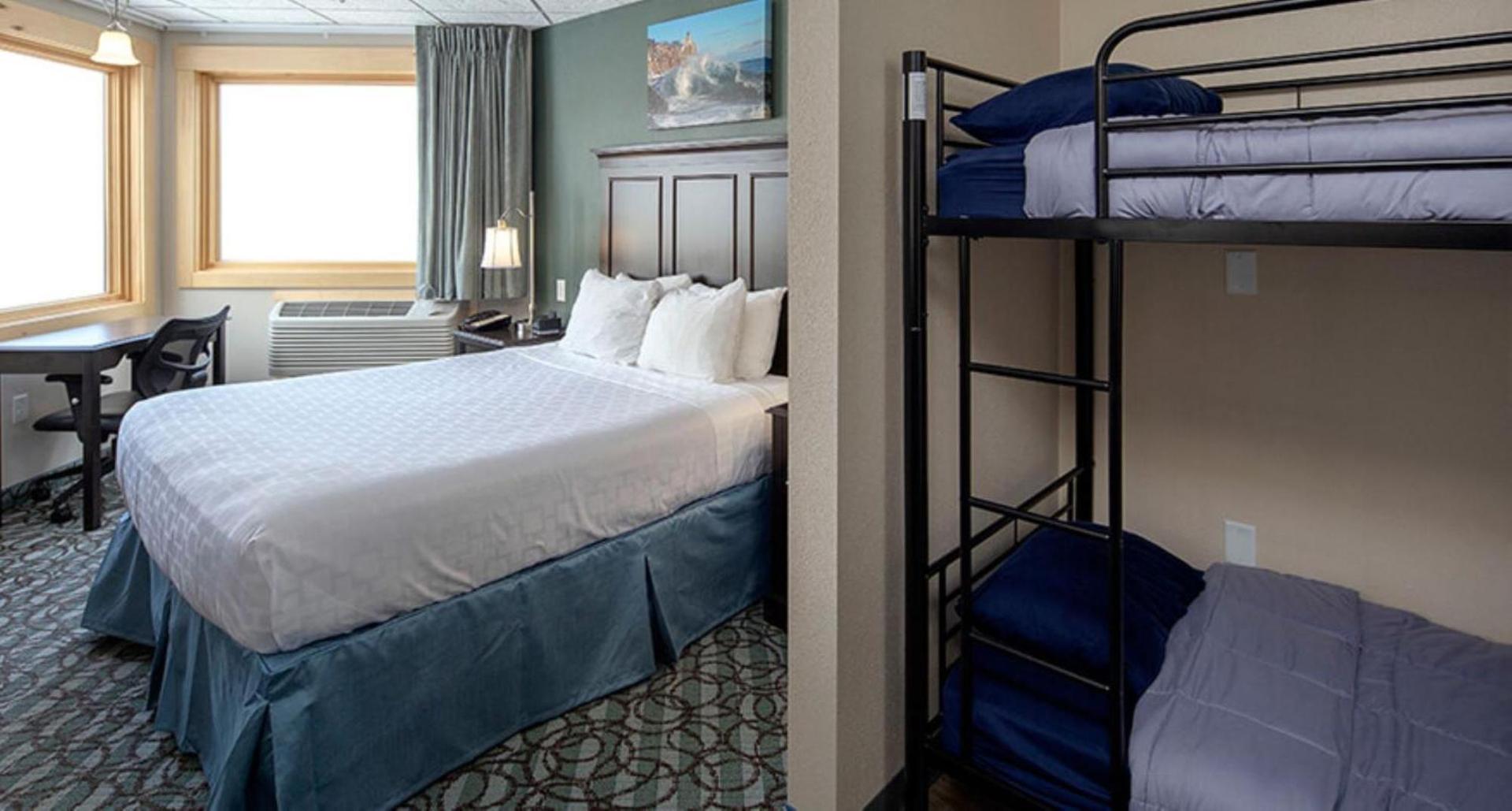 Park Point Marina Inn photo 33