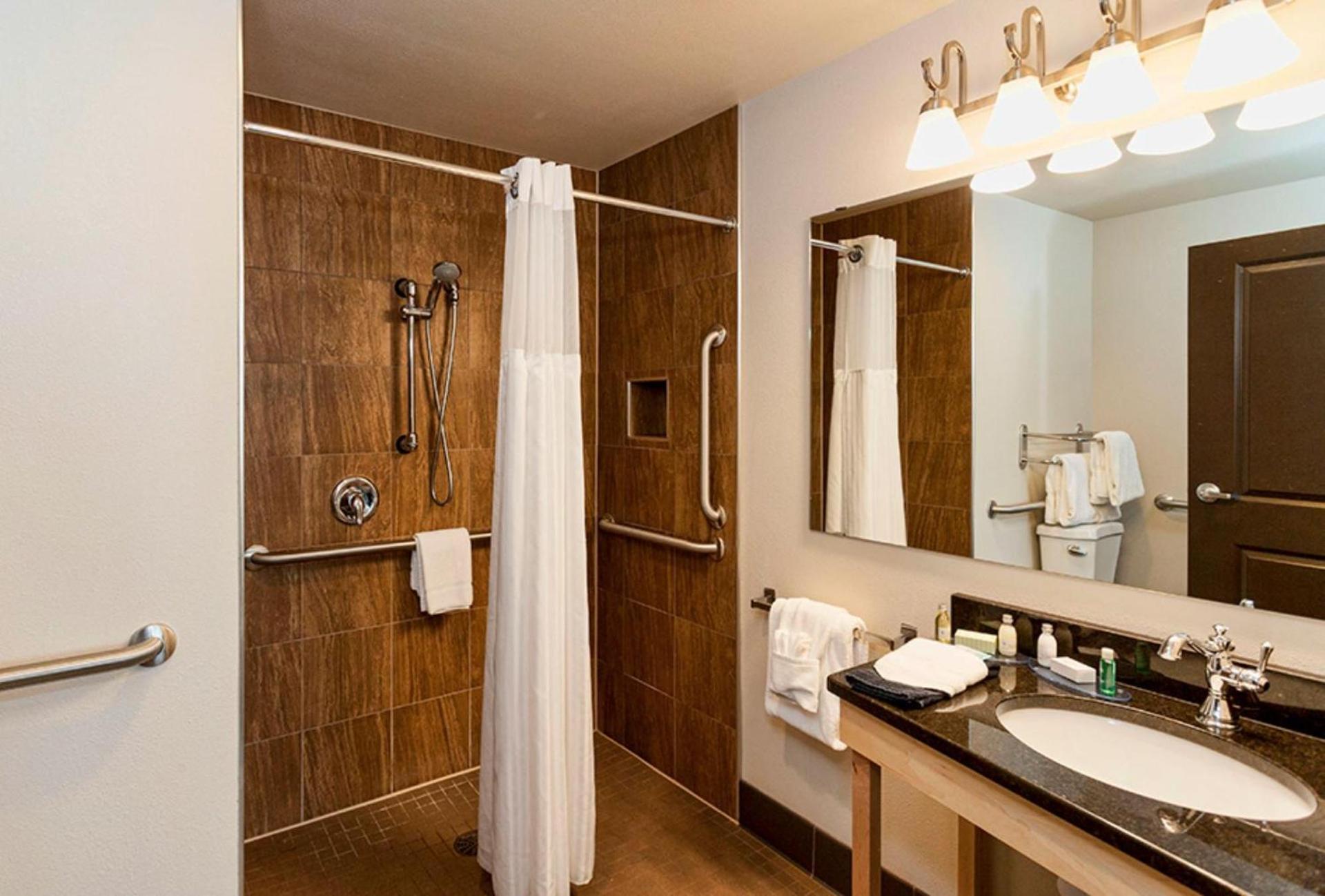 Park Point Marina Inn photo 49